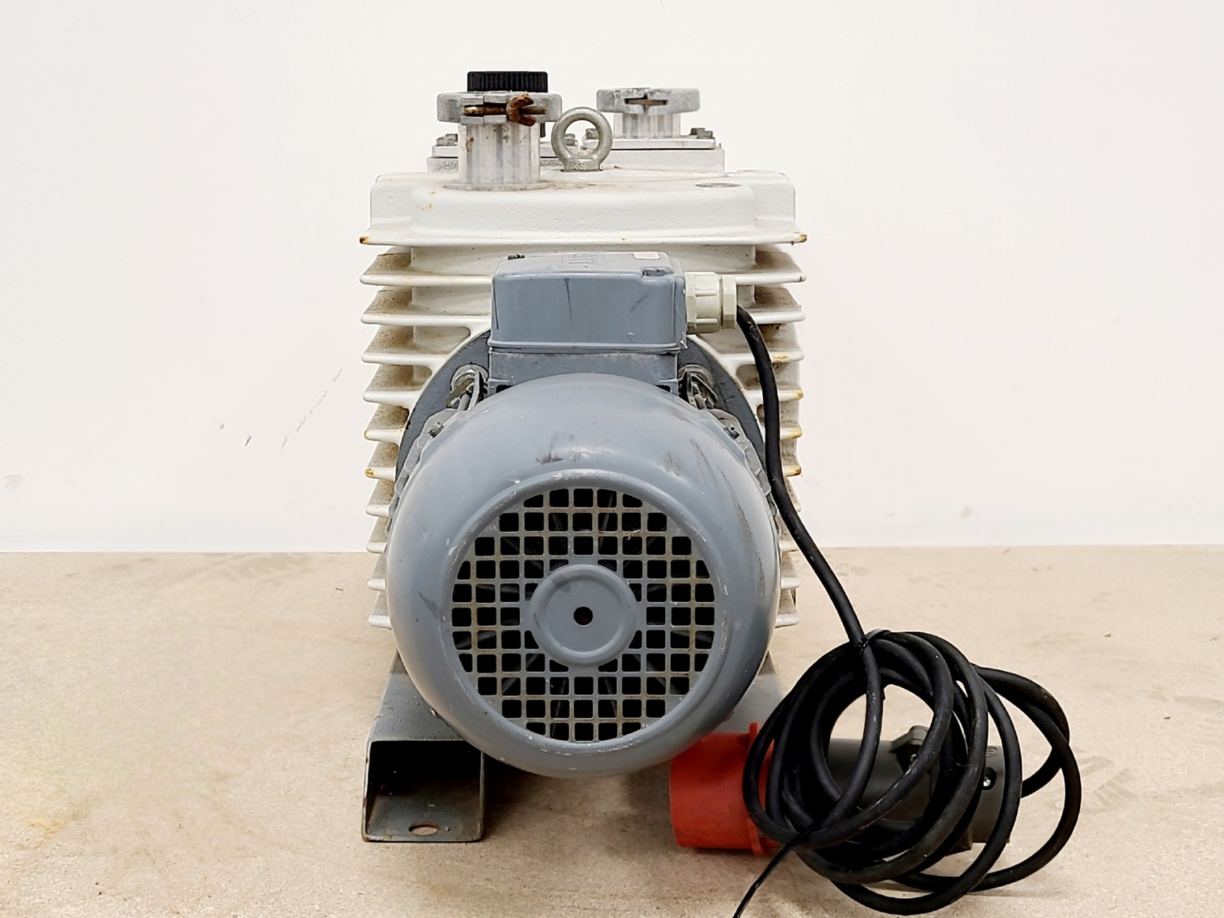 Image of Leybold-Heraeus D30A Trivac Rotary Vane Vacuum Pump