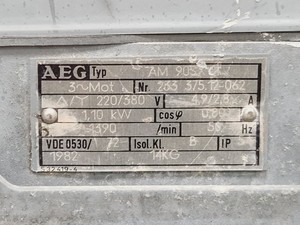 Thumbnail image of Leybold-Heraeus D30A Trivac Rotary Vane Vacuum Pump