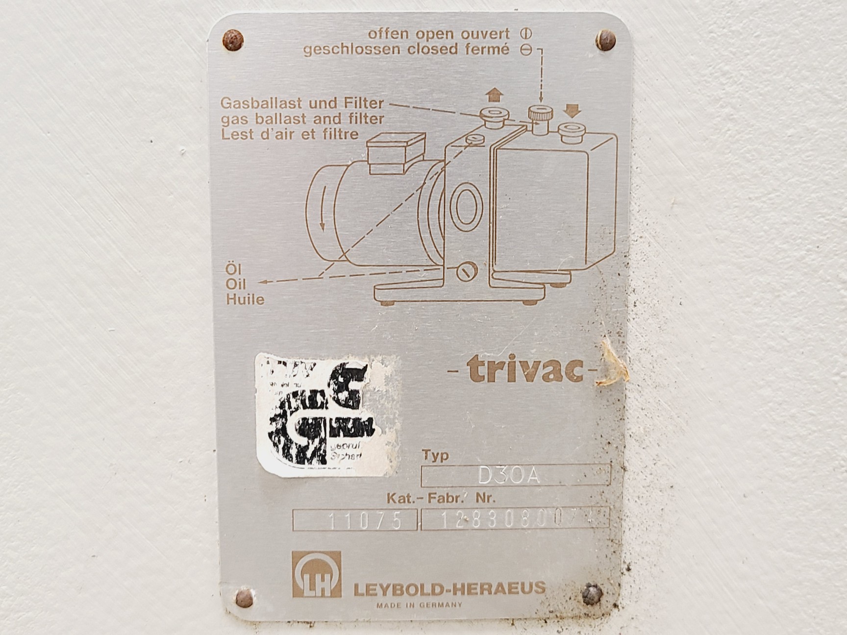 Image of Leybold-Heraeus D30A Trivac Rotary Vane Vacuum Pump