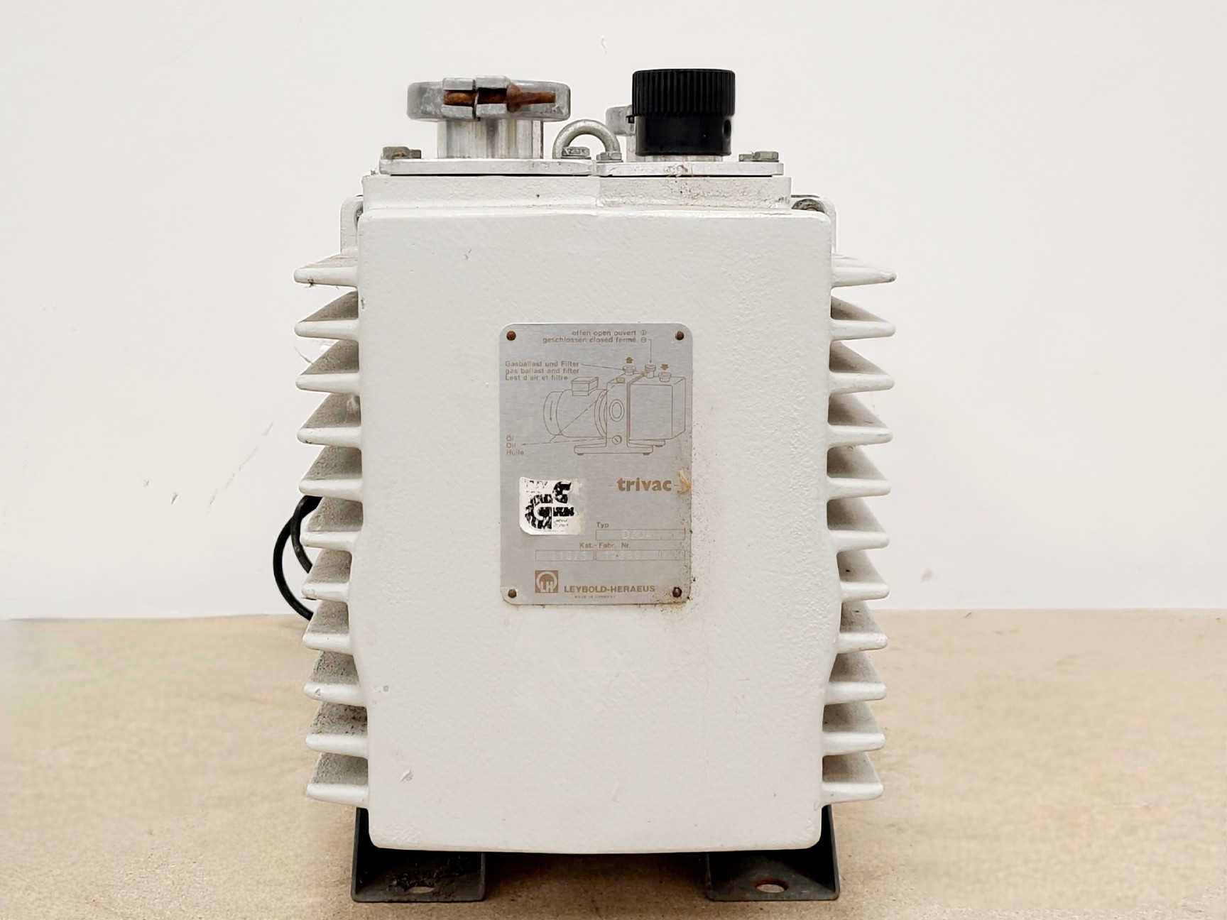 Image of Leybold-Heraeus D30A Trivac Rotary Vane Vacuum Pump