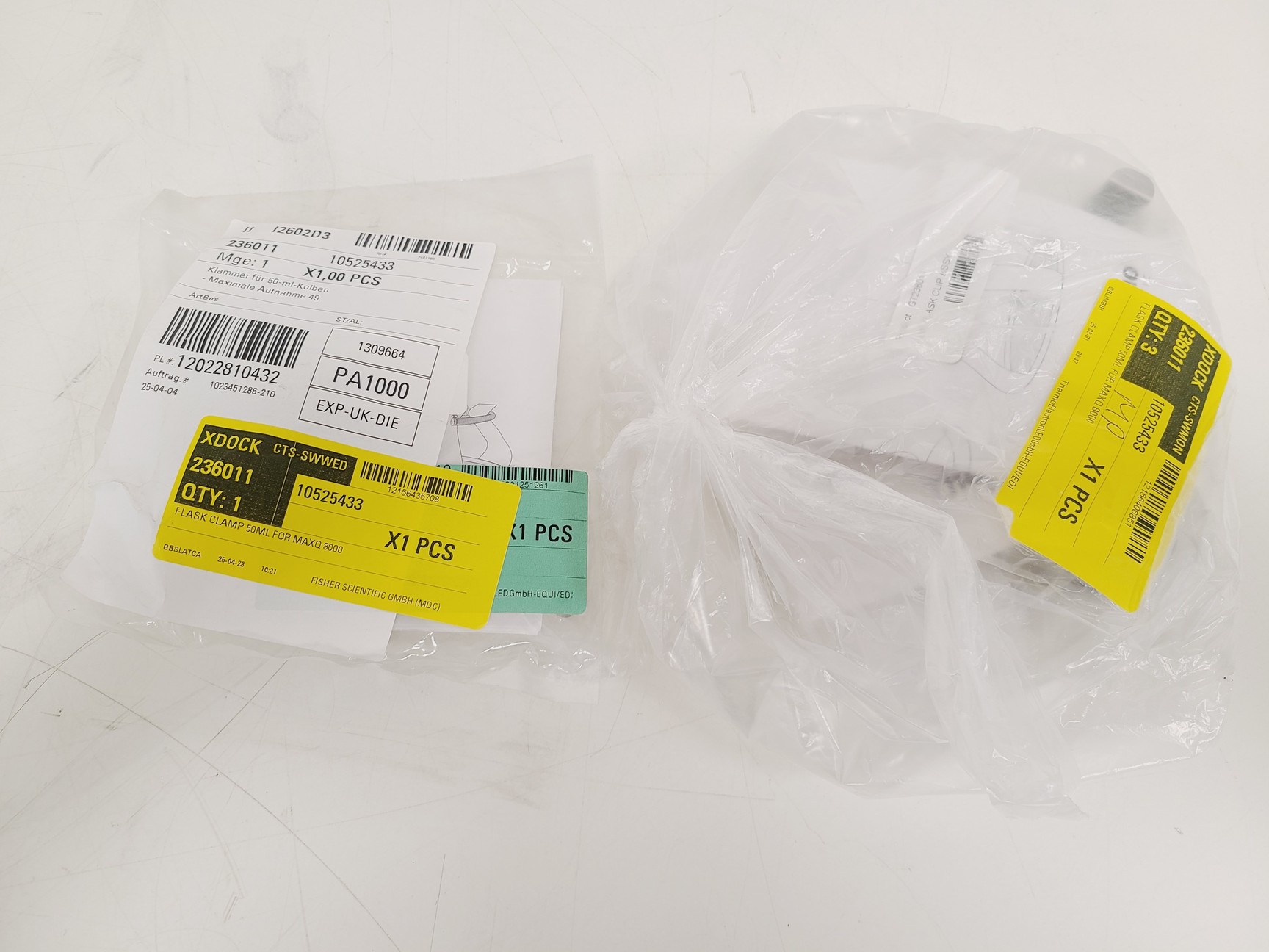 Image of Lot of ThermoFisher MAXQ 8000 Shaking Incubator Flask Clips and Clamps 