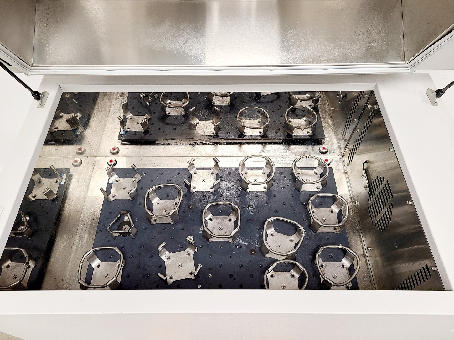 Image of New Brunswick Scientific Innova 4300 Shaking Incubator Lab