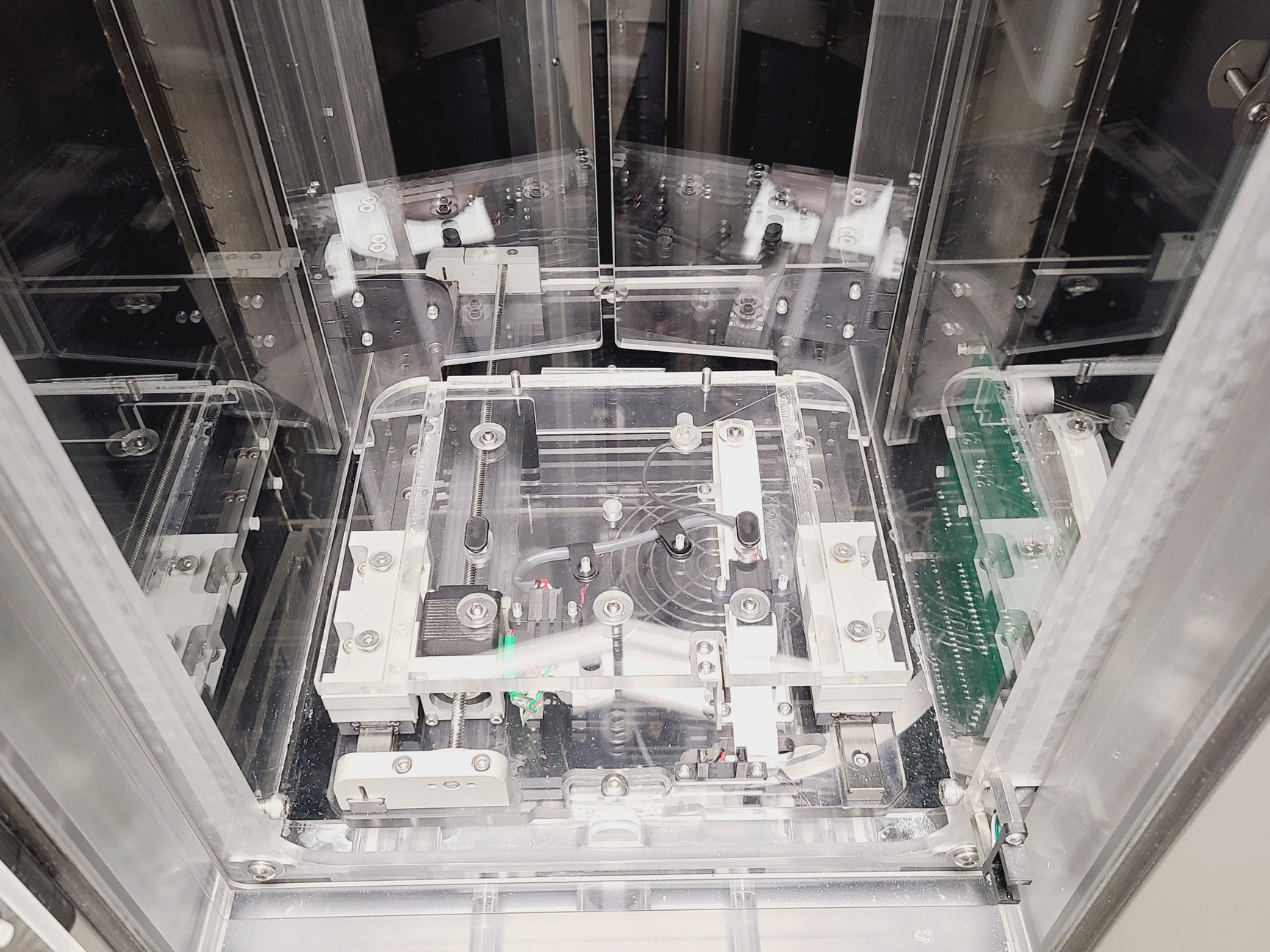 Image of Formulatrix R-1000 Rock Imager Protein Crystallization Imager Lab