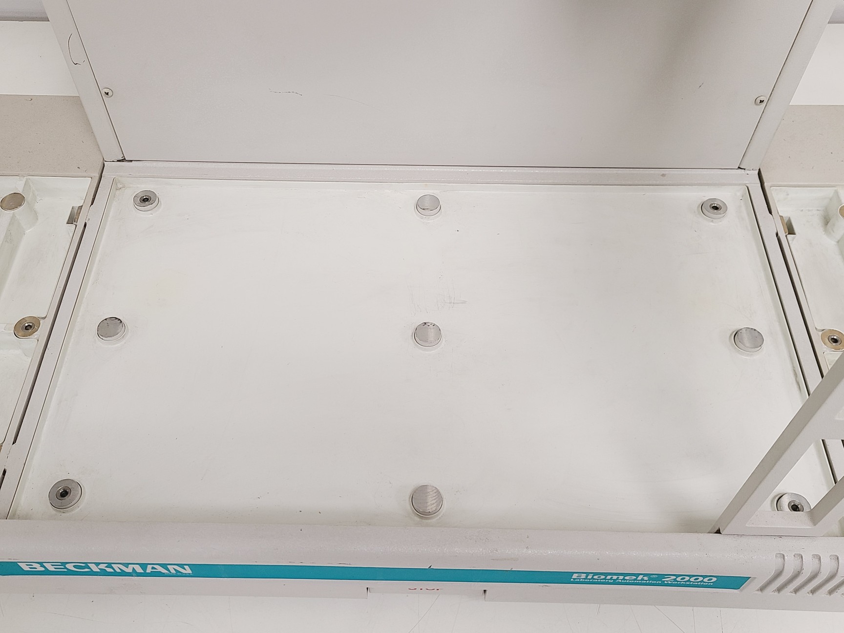 Image of Beckman Coulter Biomek 2000 Laboratory Automation Workstation Lab