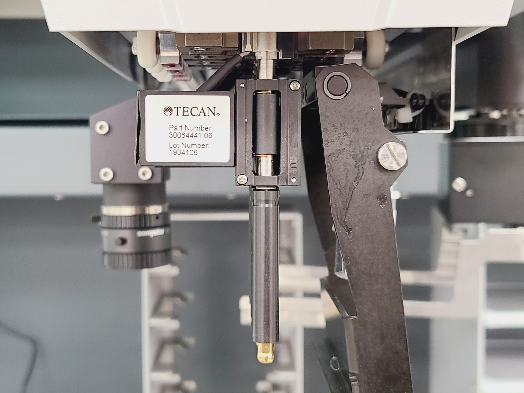 Image of Tecan Freedom Evo-2 200 Liquid Handler w/ Tips, Accessories and Software Lab