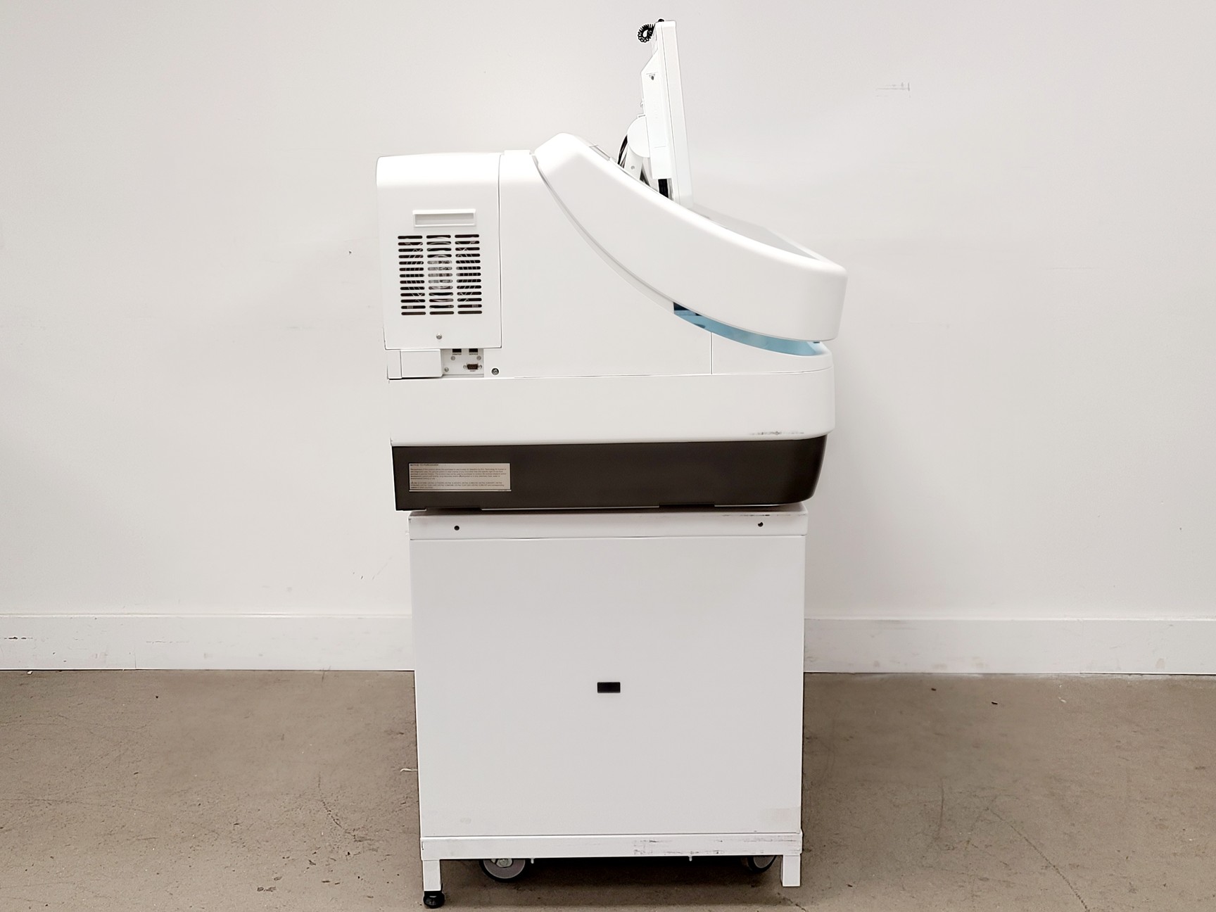 Image of Roche Cobas e 411 Automated Analyser (Disk System) with Stand