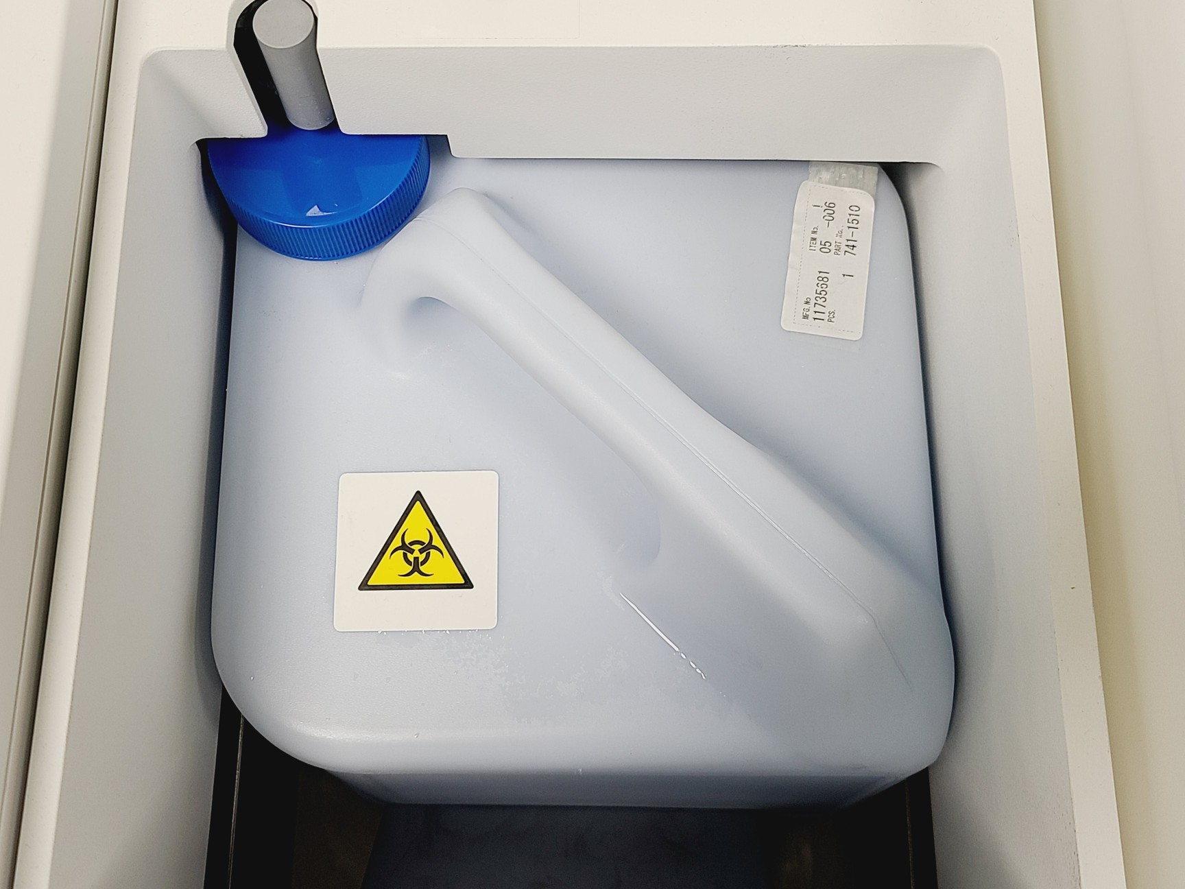 Image of Roche Cobas e 411 Automated Analyser (Disk System) with Stand