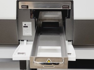 Thumbnail image of Roche Cobas e 411 Automated Analyser (Disk System) with Stand