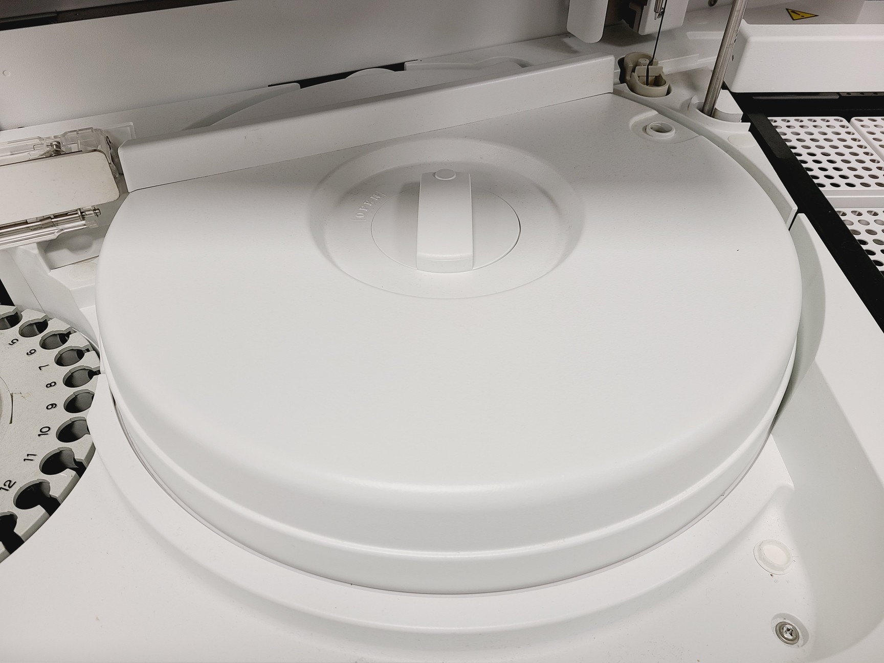 Image of Roche Cobas e 411 Automated Analyser (Disk System) with Stand