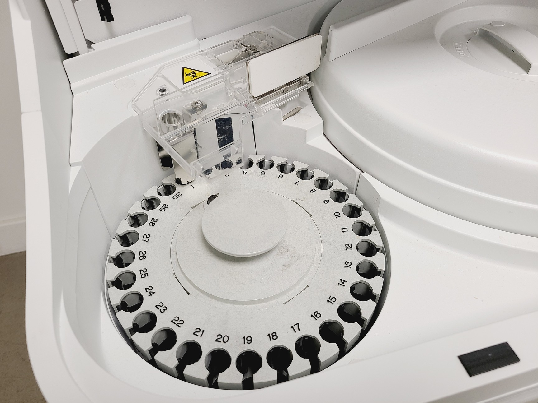 Image of Roche Cobas e 411 Automated Analyser (Disk System) with Stand