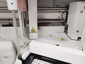 Thumbnail image of Roche Cobas e 411 Automated Analyser (Disk System) with Stand