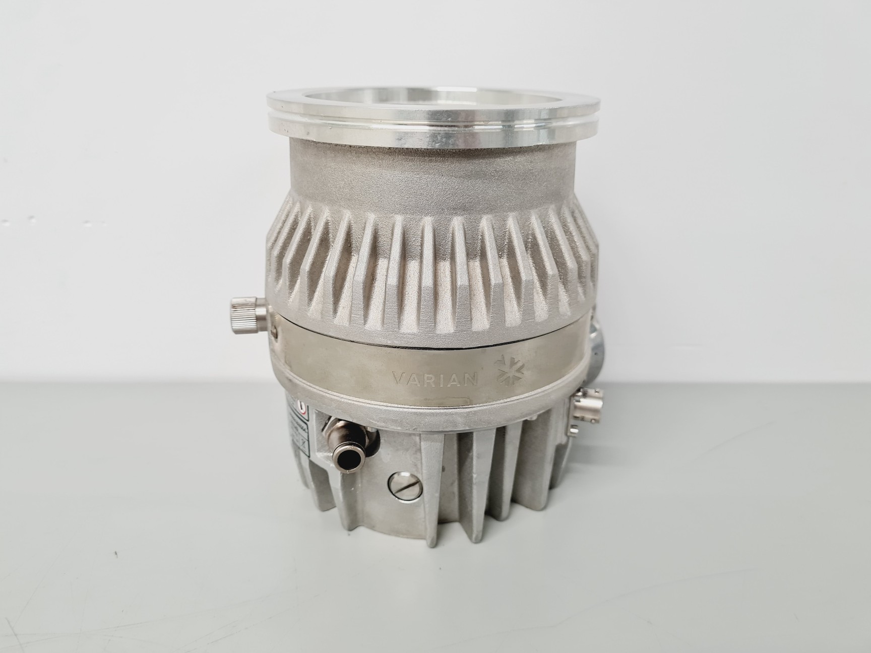 Image of  Varian Turbo-v 301 Navigator Turbomolecular Pump & 301 Nav C.U Lab