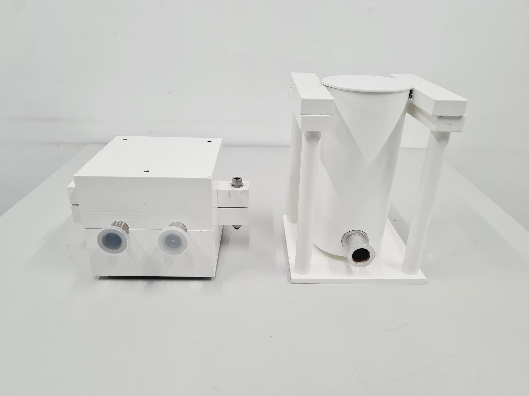Image of Isolation Valve Housing and Vacuum Trap for Vacuum Pumps