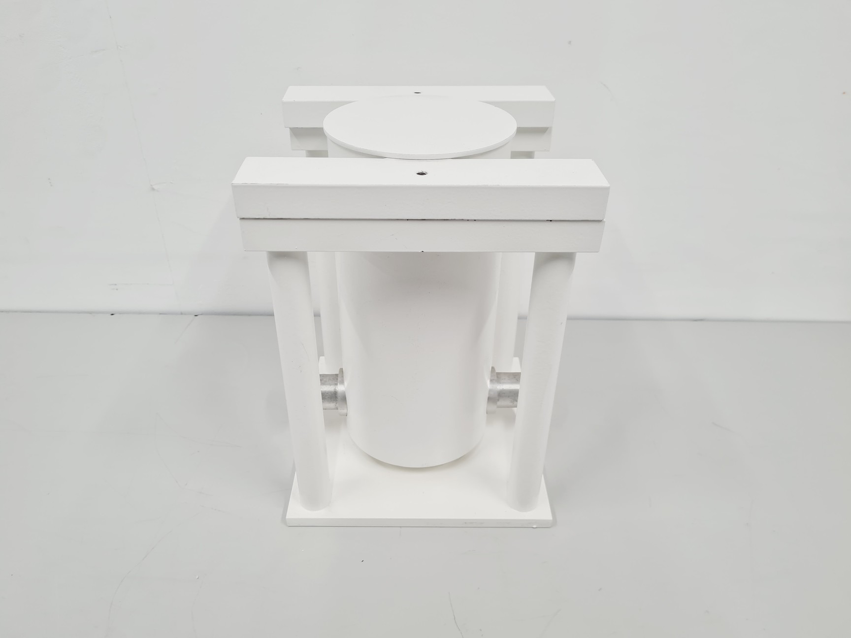 Image of Isolation Valve Housing and Vacuum Trap for Vacuum Pumps