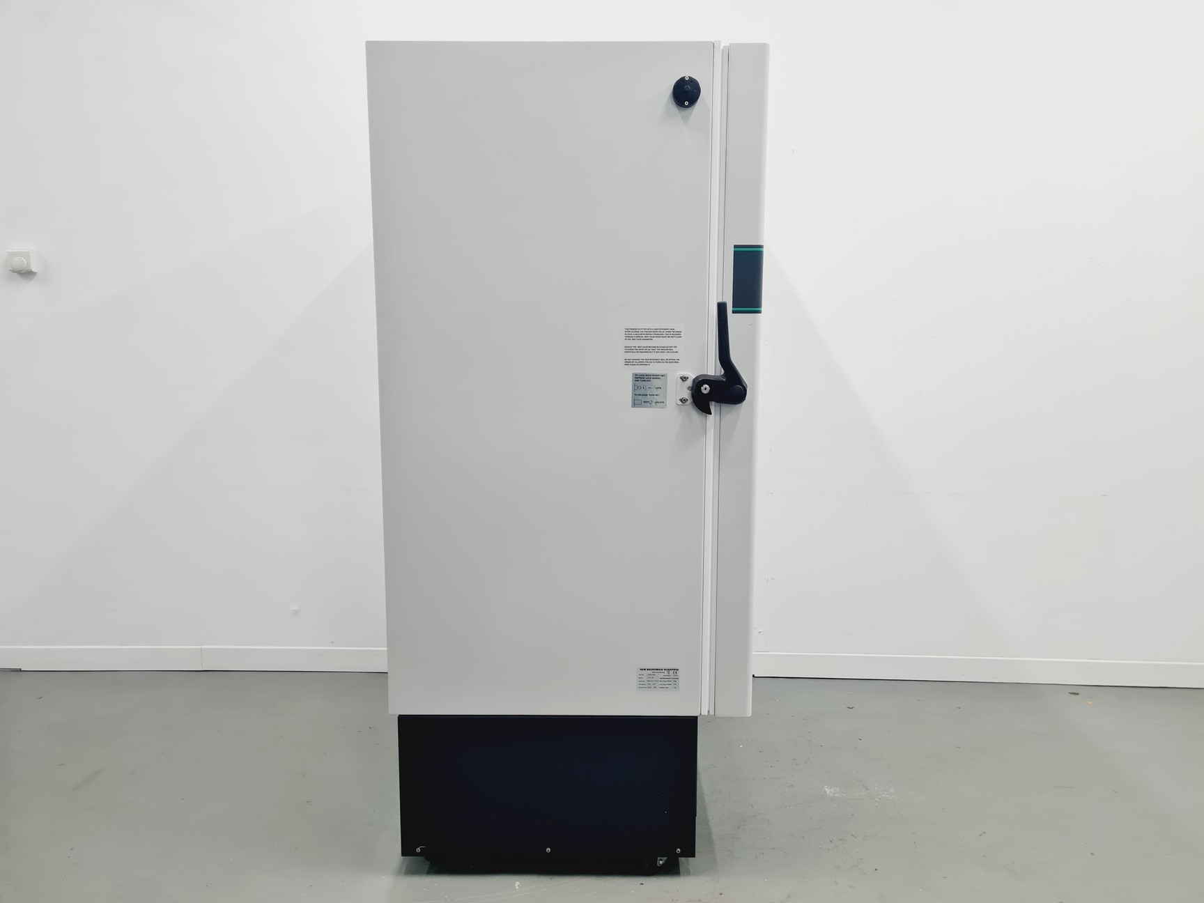 Innova Freezer New Brunswick Scientific U725 Innova Ultra Low Temperature Freezer