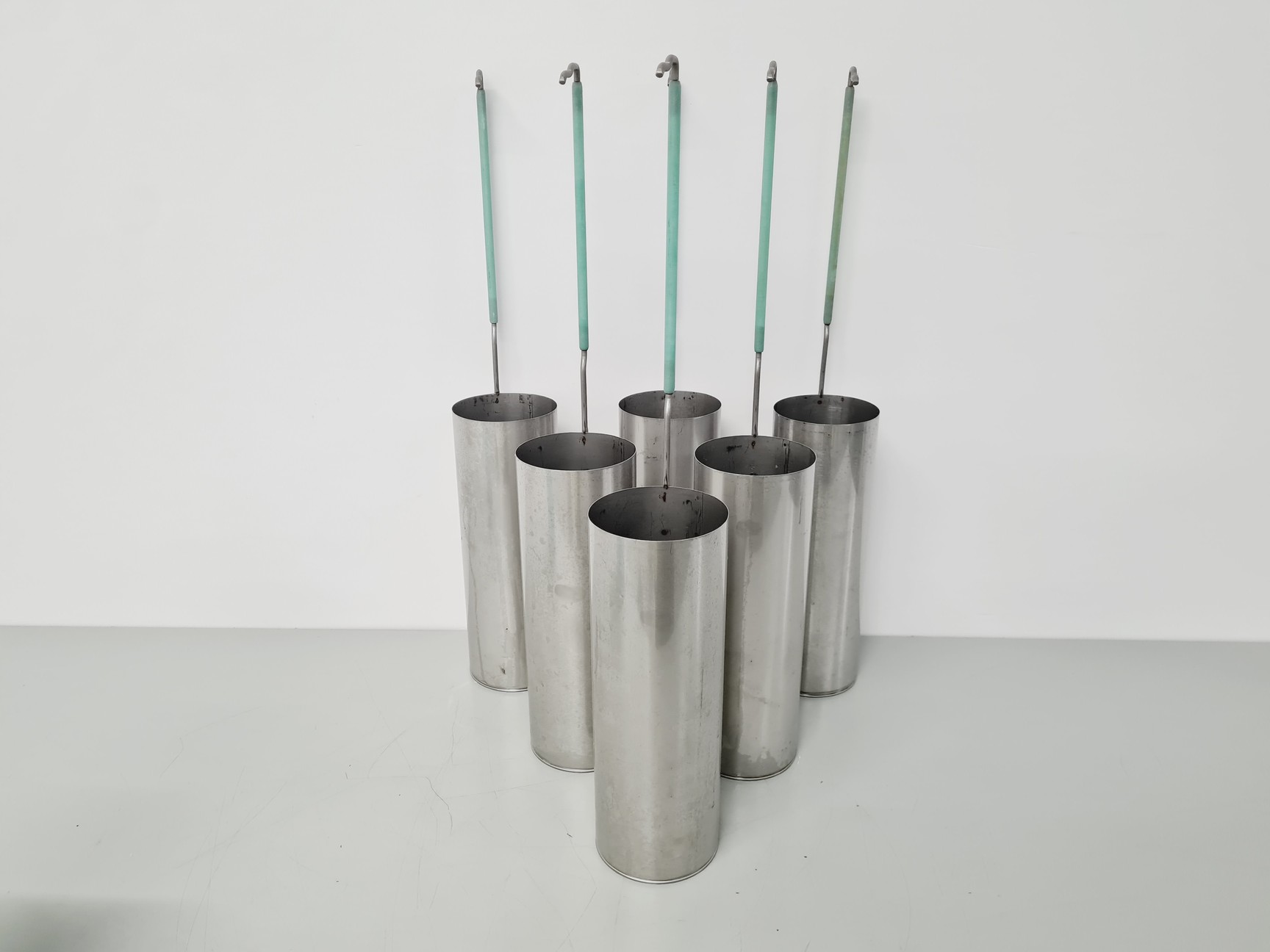 Image of Taylor-Wharton 35 VHC Liquid Nitrogen Dewar with wheeled stand