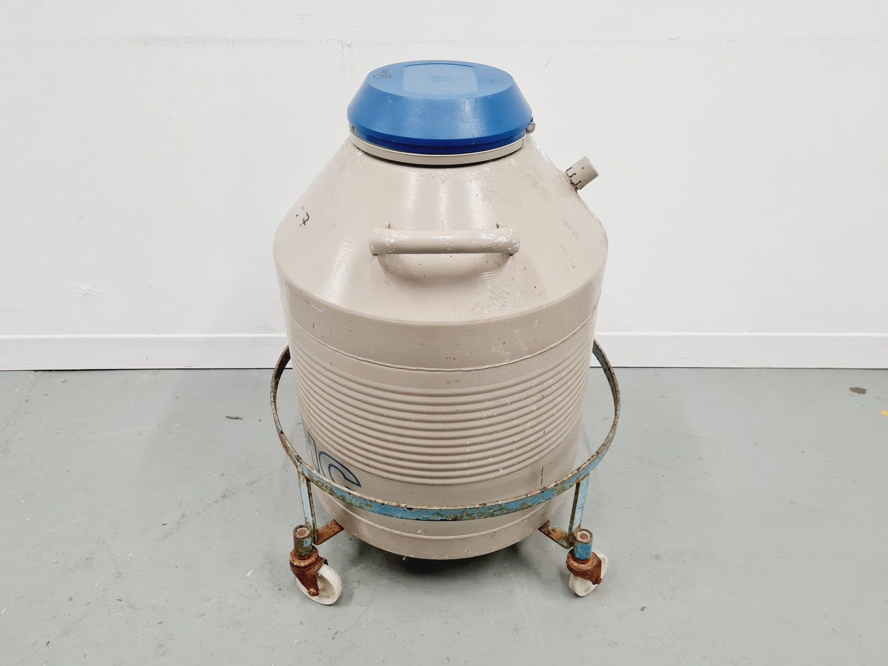 Image of Taylor-Wharton 35 VHC Liquid Nitrogen Dewar with wheeled stand