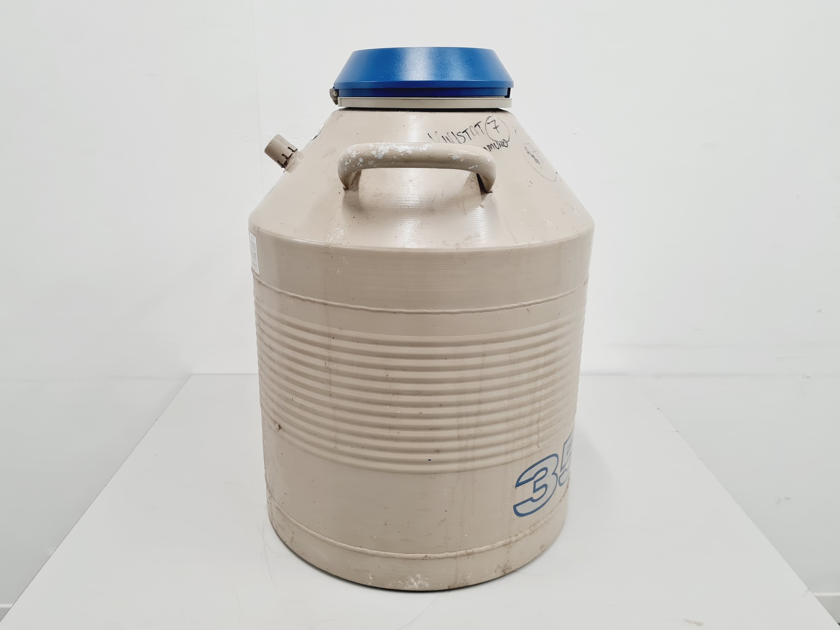 Image of Taylor-Wharton 35 VHC Liquid Nitrogen Dewar with wheeled stand