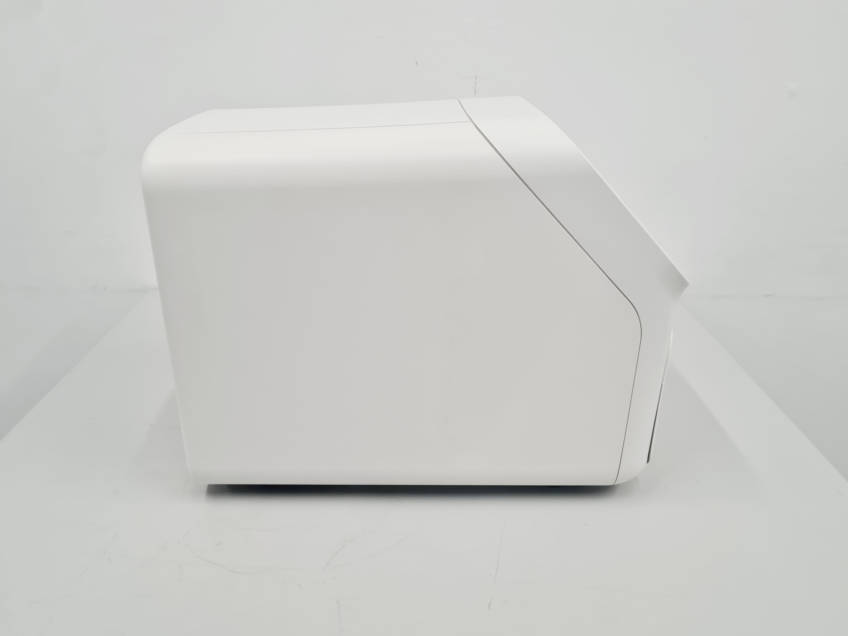 Image of Applied Biosystems QuantStudio 5 Real-Time PCR Instrument (384-Well Block)
