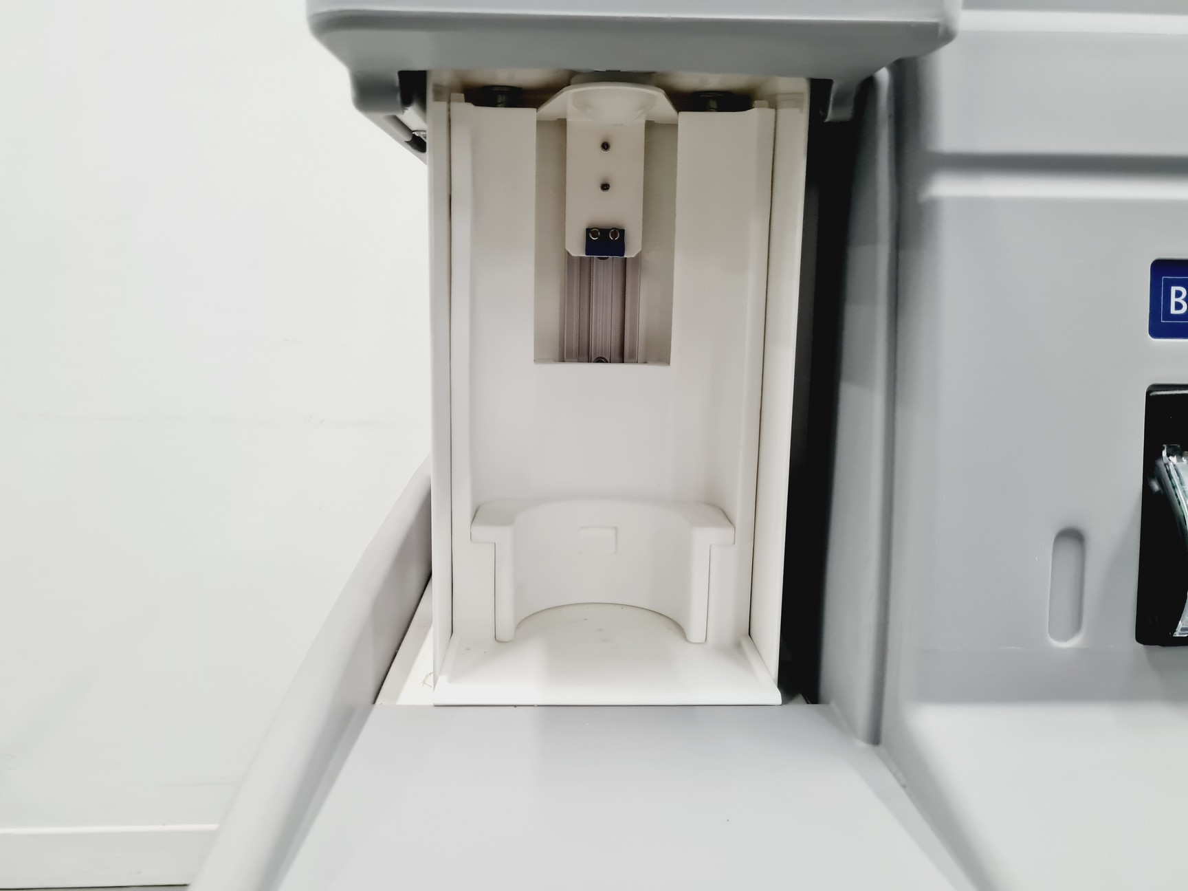 Image of BIOQUELL Clarus L2 Vaporised Hydrogen Peroxide Mobile Sterilising Unit