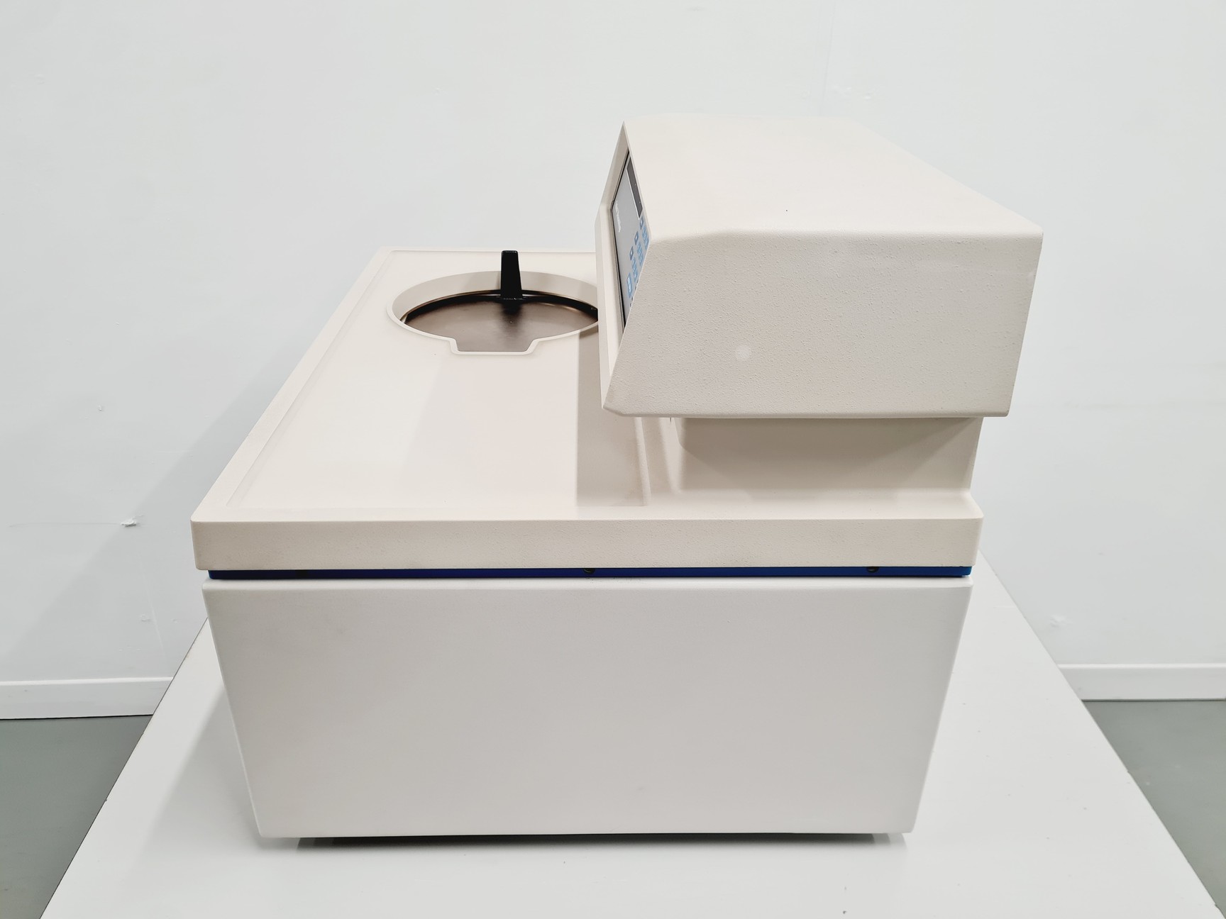 Image of Beckman Coulter Optima Max Ultracentrifuge