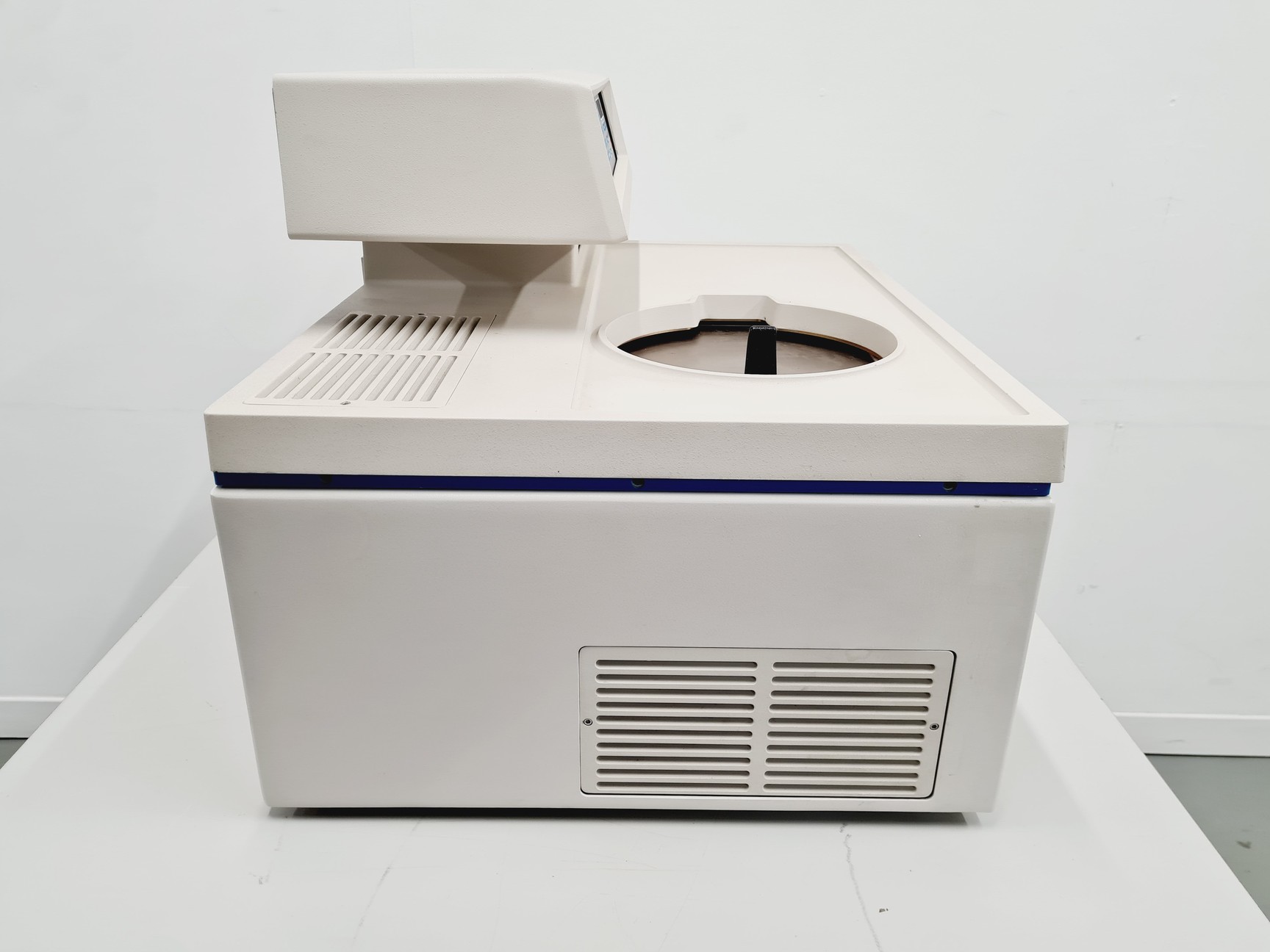 Image of Beckman Coulter Optima Max Ultracentrifuge