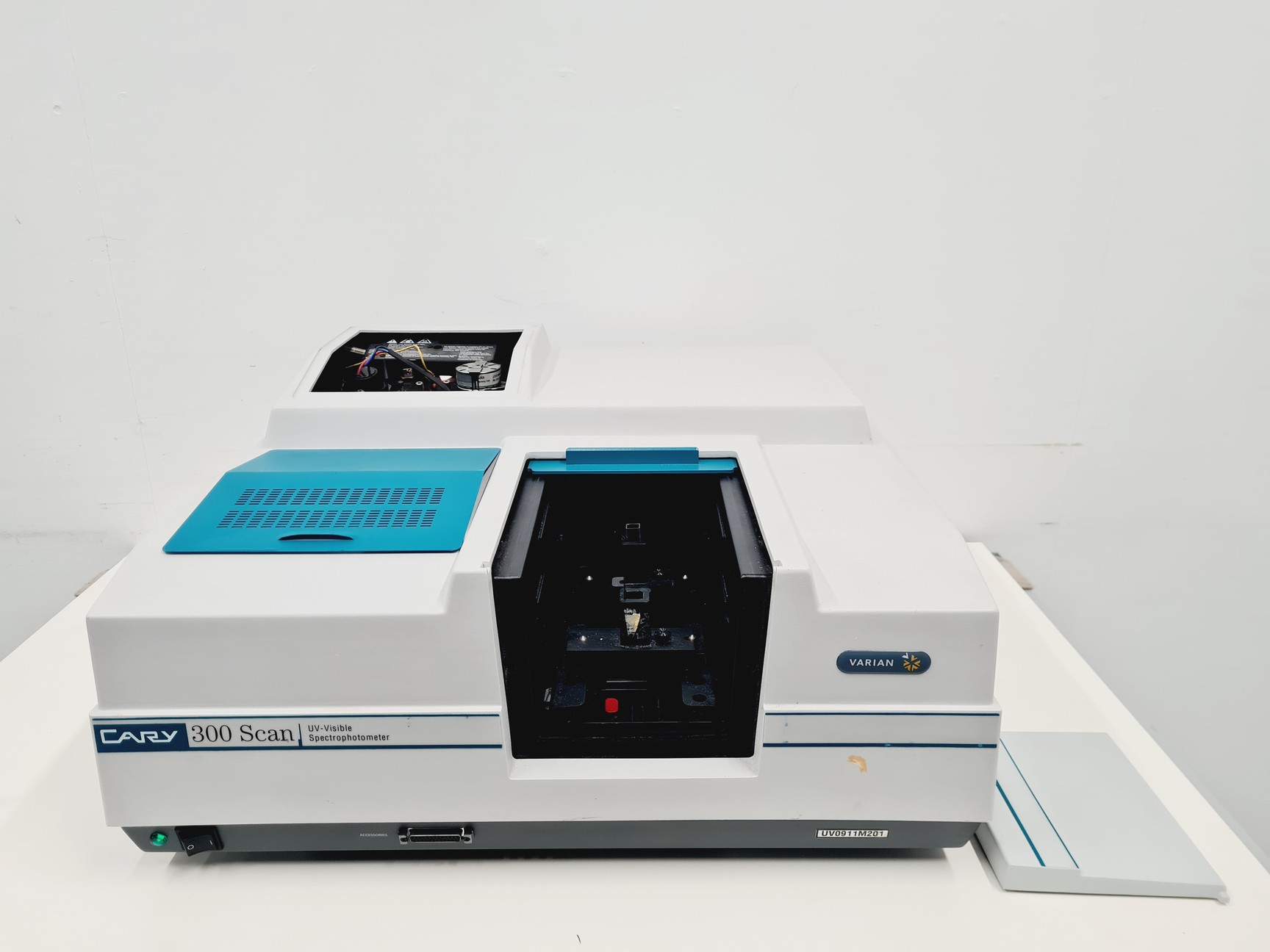 Image of Varian Cary 300 Scan UV-Visible Spectrophotometer Lab