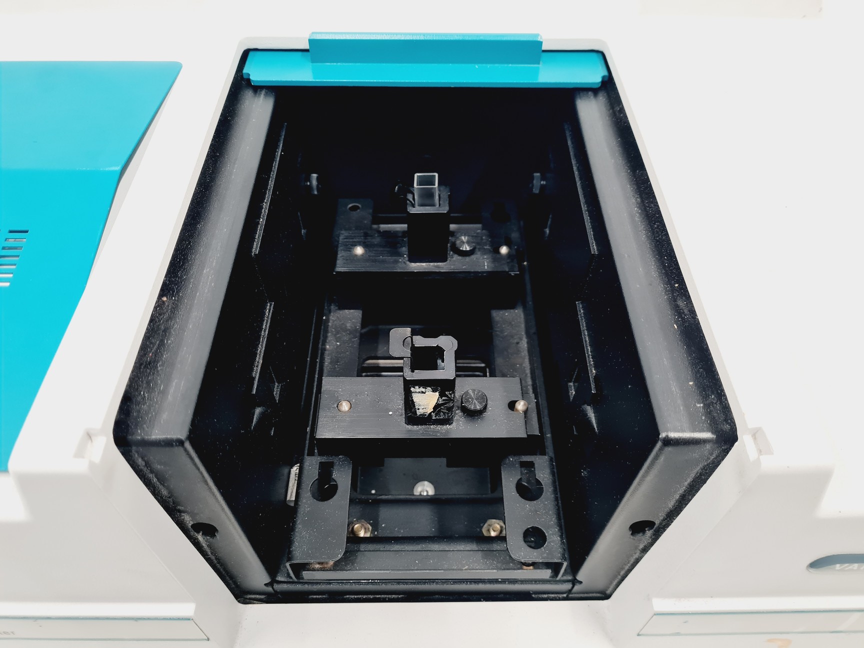 Image of Varian Cary 300 Scan UV-Visible Spectrophotometer Lab