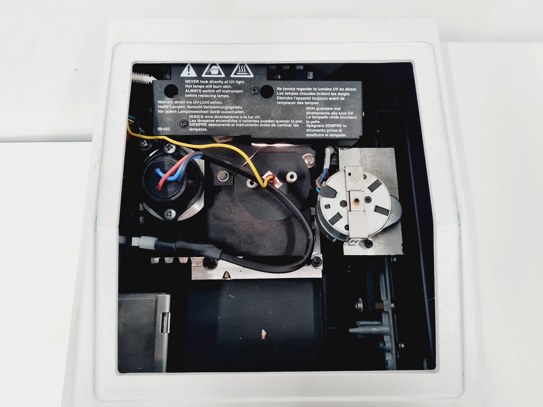 Image of Varian Cary 300 Scan UV-Visible Spectrophotometer Lab