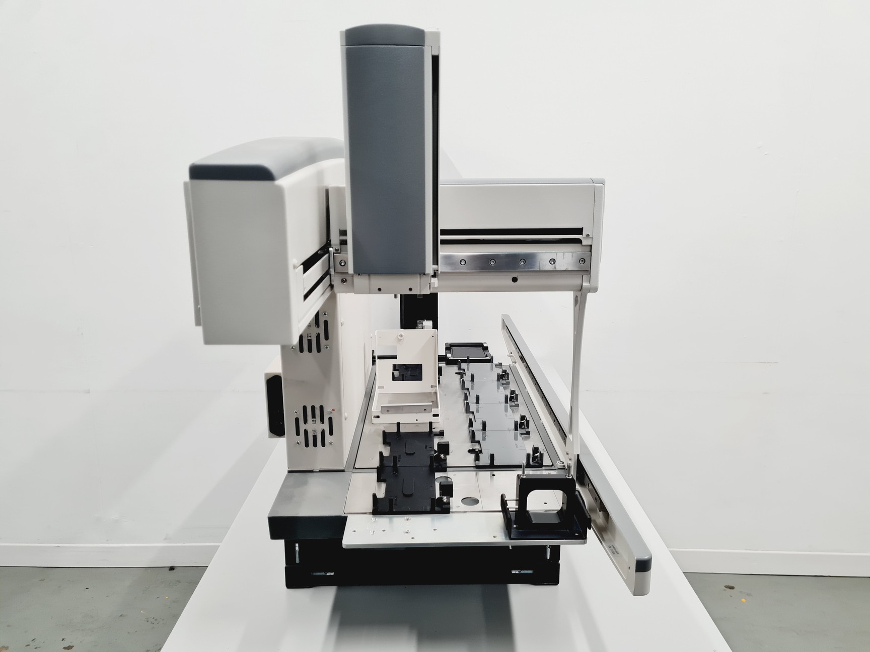 Image of Beckman Coulter Biomek 4000 Automated Laboratory Workstation