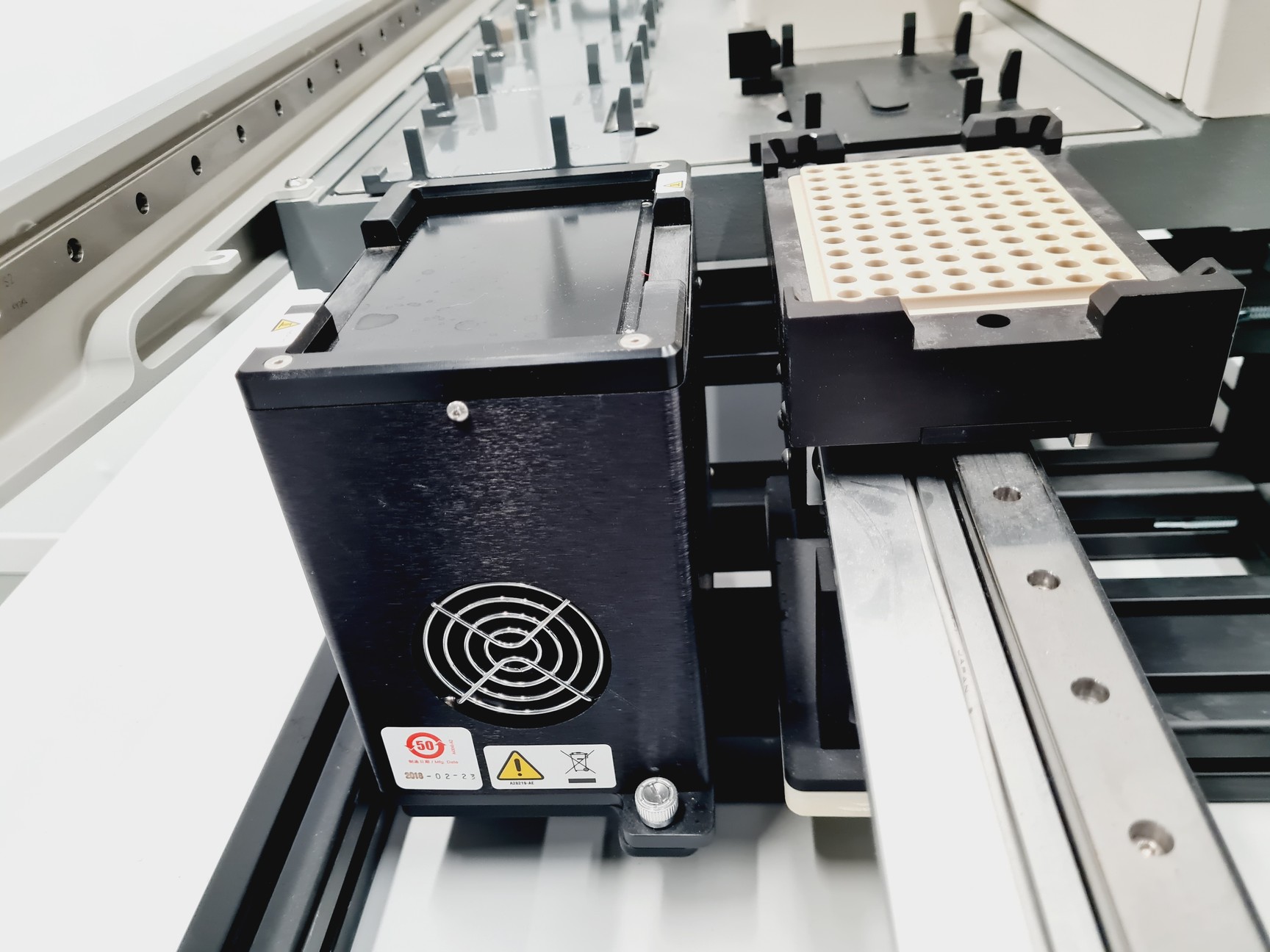 Image of Beckman Coulter Biomek 4000 Automated Laboratory Workstation