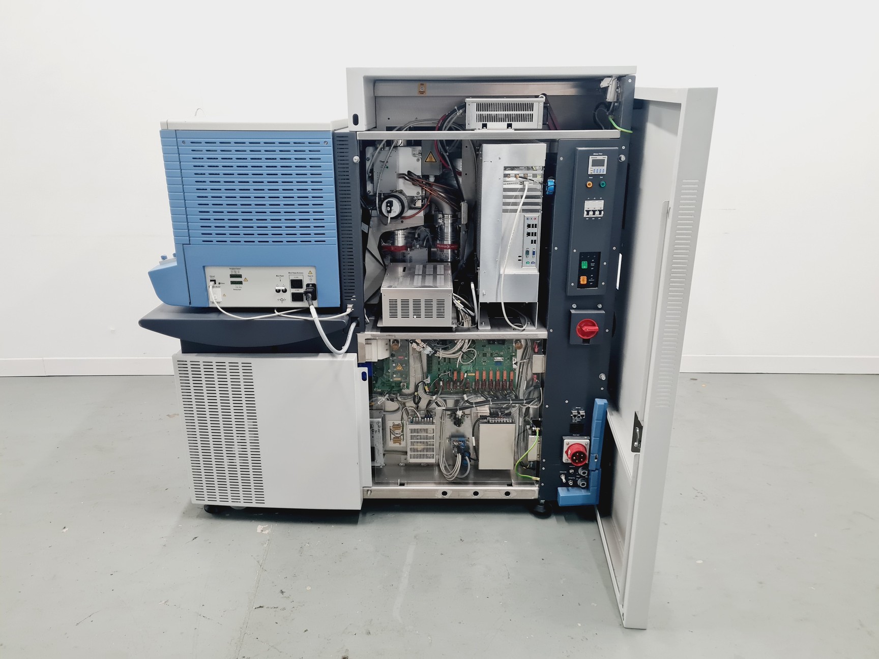 Image of Thermo LTQ Orbitrap Velos mass spectrometer with ThermoFlex900