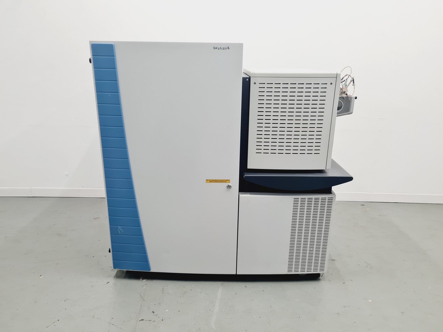 Image of Thermo LTQ Orbitrap Velos mass spectrometer with ThermoFlex900