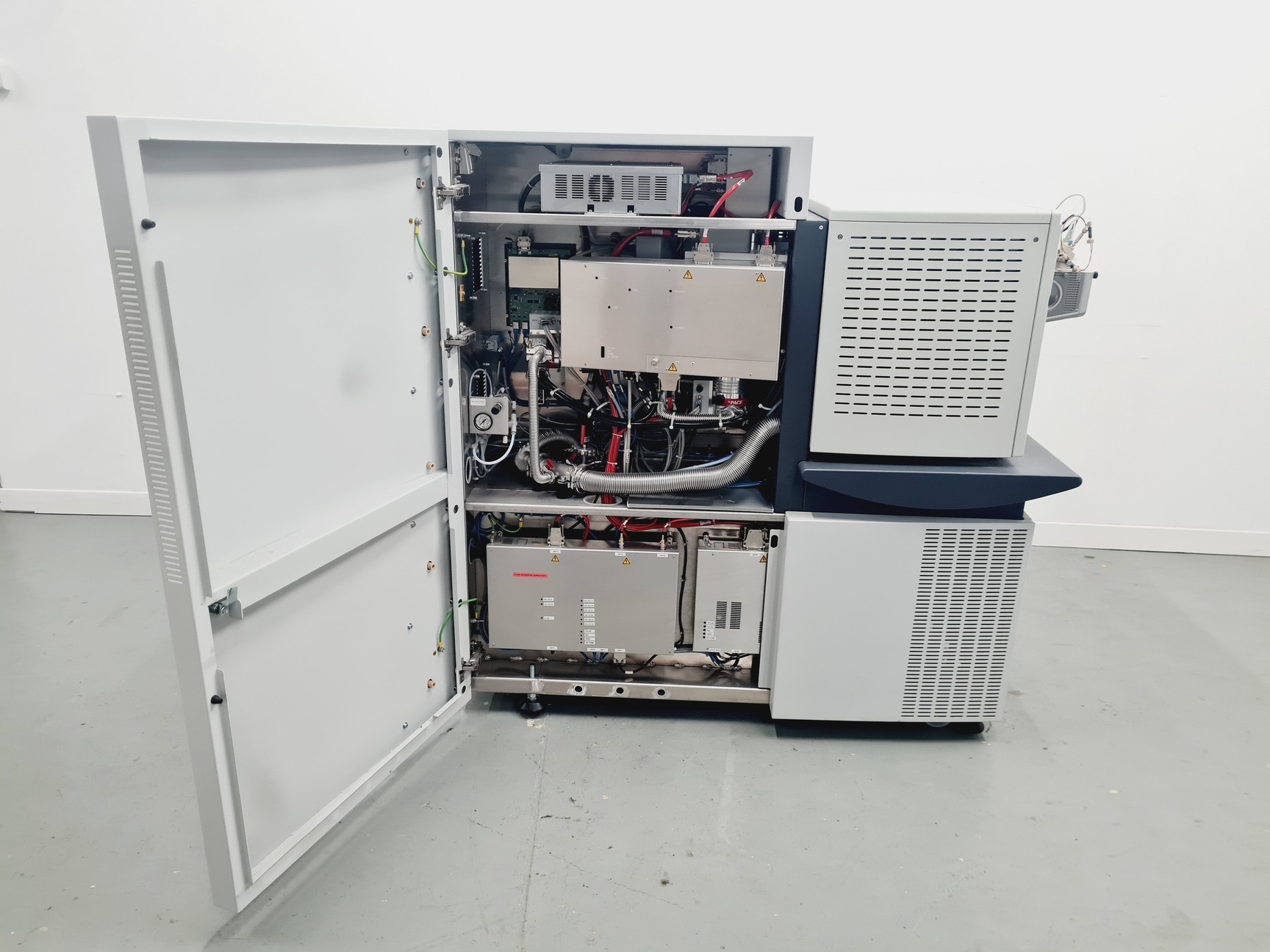 Image of Thermo LTQ Orbitrap Velos mass spectrometer with ThermoFlex900