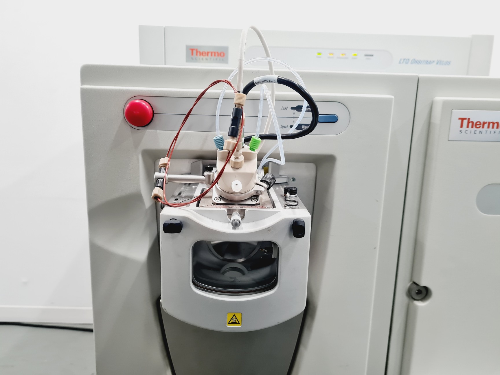 Image of Thermo LTQ Orbitrap Velos mass spectrometer with ThermoFlex900