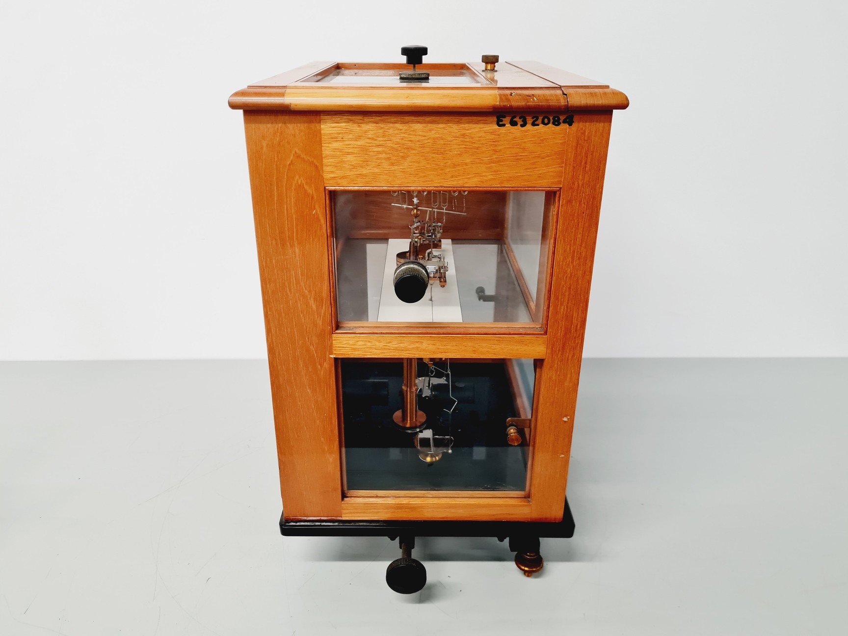 Image of Oertling 147 Antique Microbalance