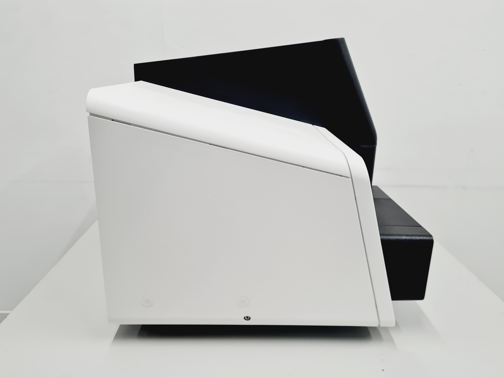 Image of illumina MiSeq DNA Sequencer