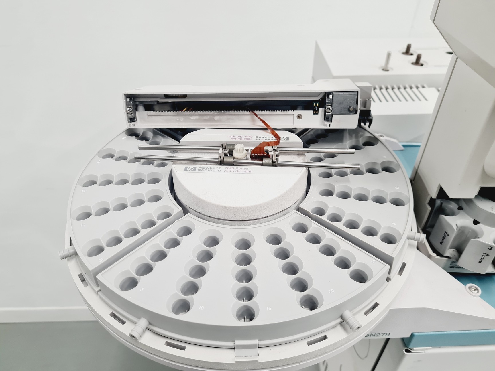 Image of Agilent Technologies 6890N Network GC System