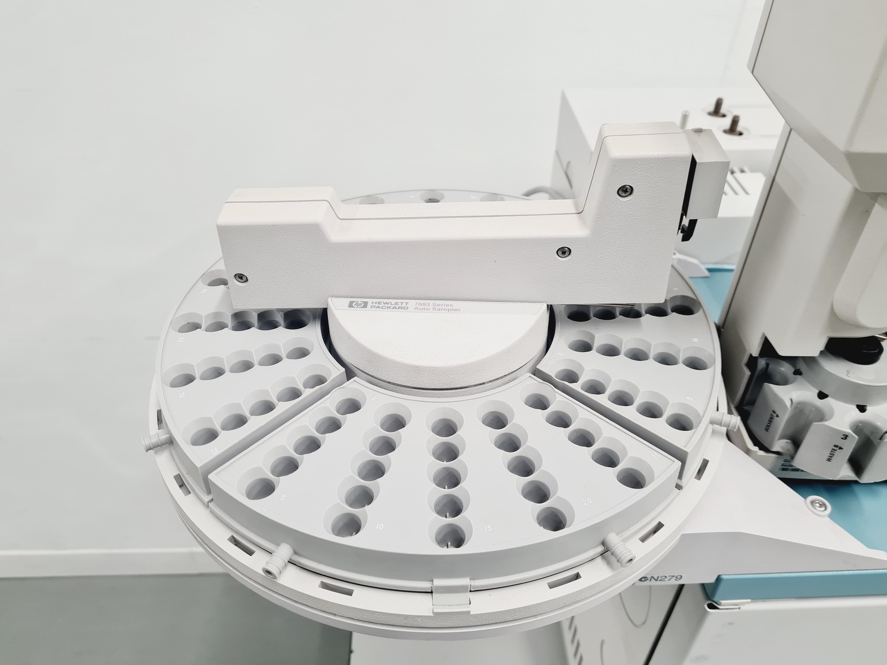 Image of Agilent Technologies 6890N Network GC System