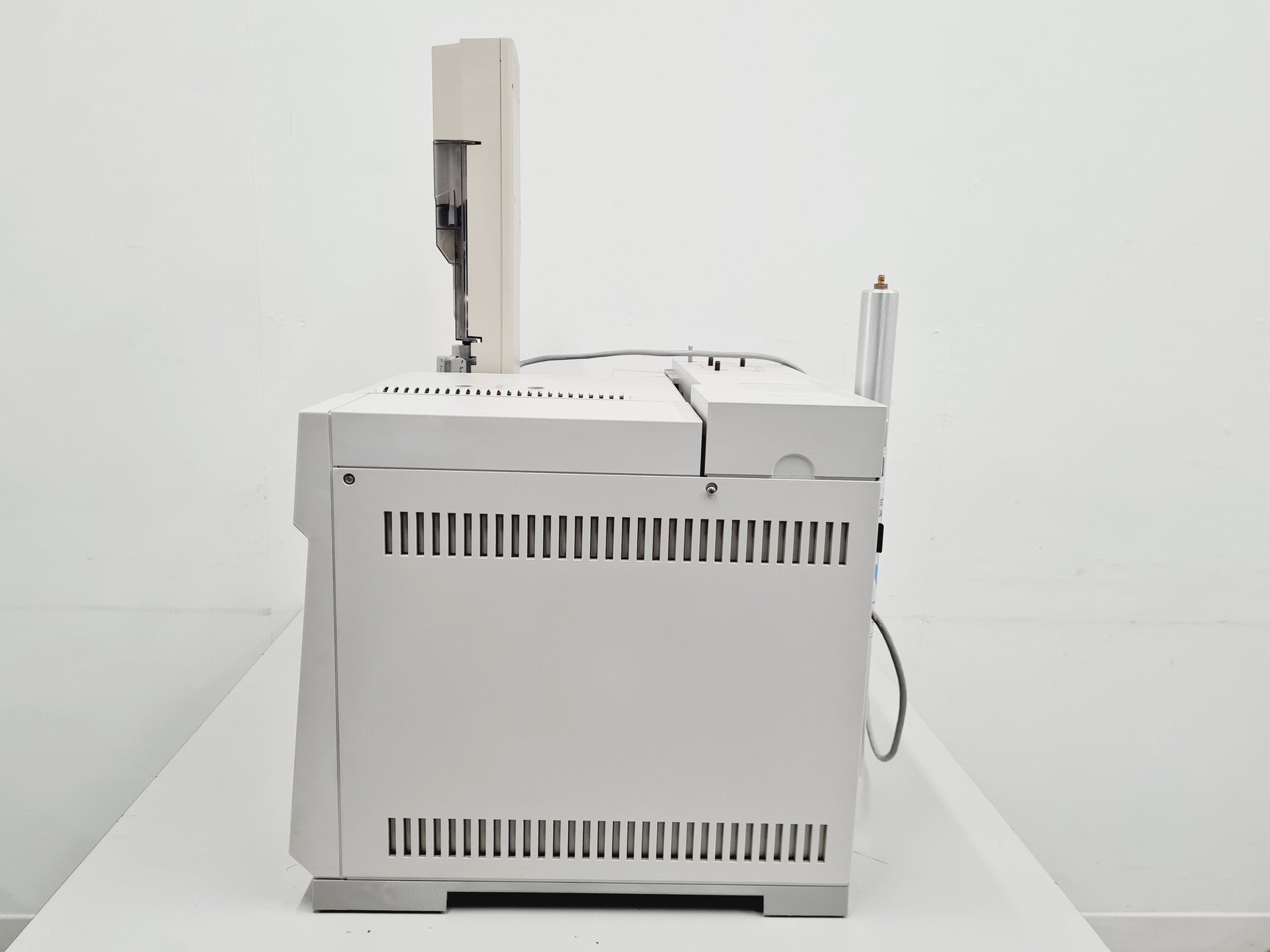 Image of Agilent Technologies 6890N Network GC System with 7683 Series Injector