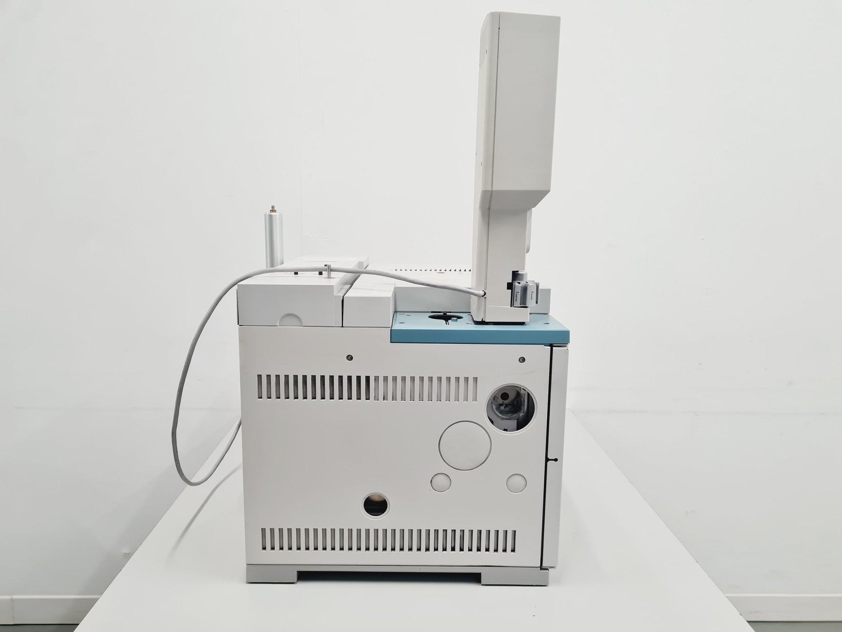 Image of Agilent Technologies 6890N Network GC System with 7683 Series Injector