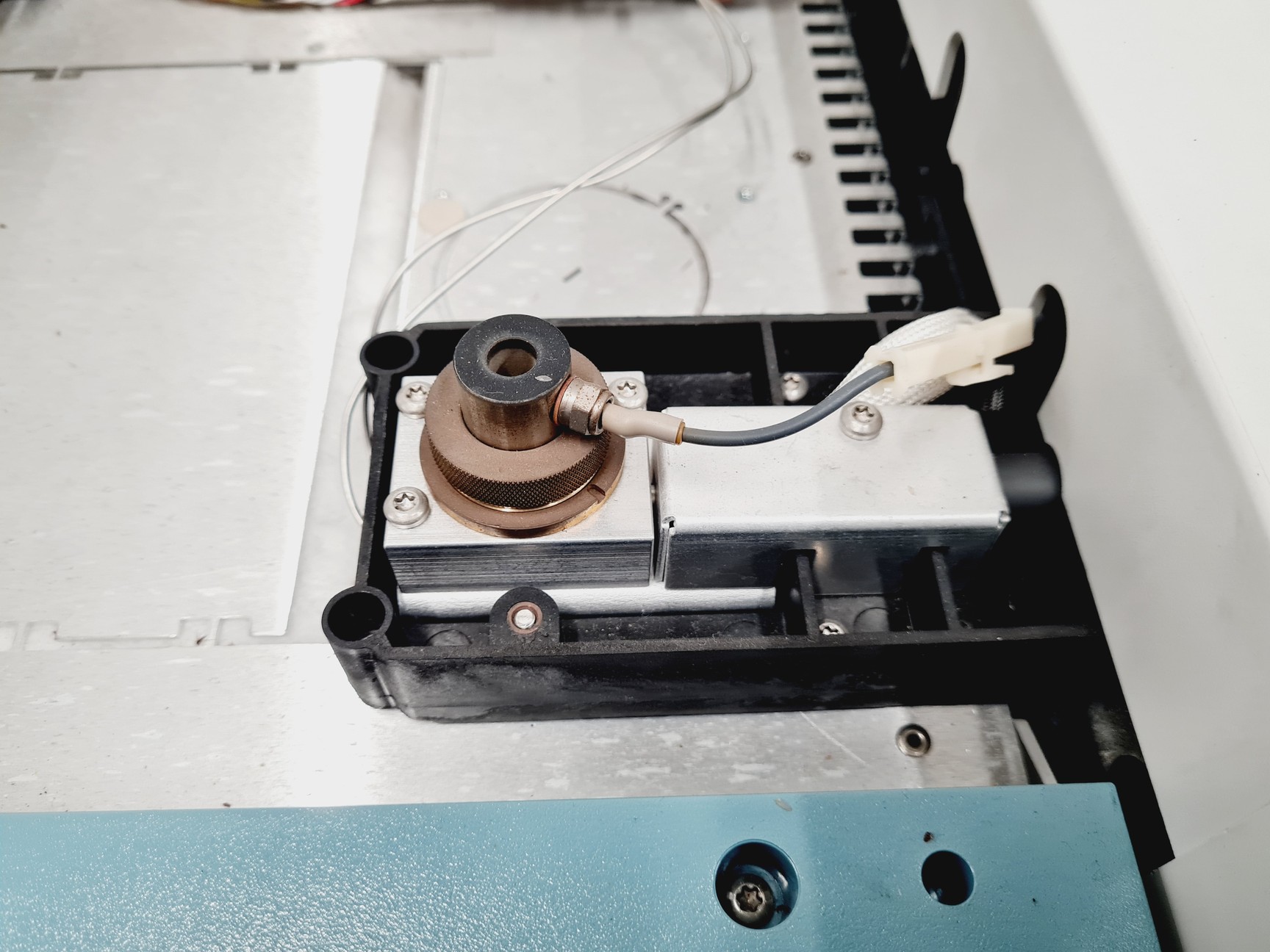 Image of Agilent Technologies 6890N Network GC System with 7683 Series Injector