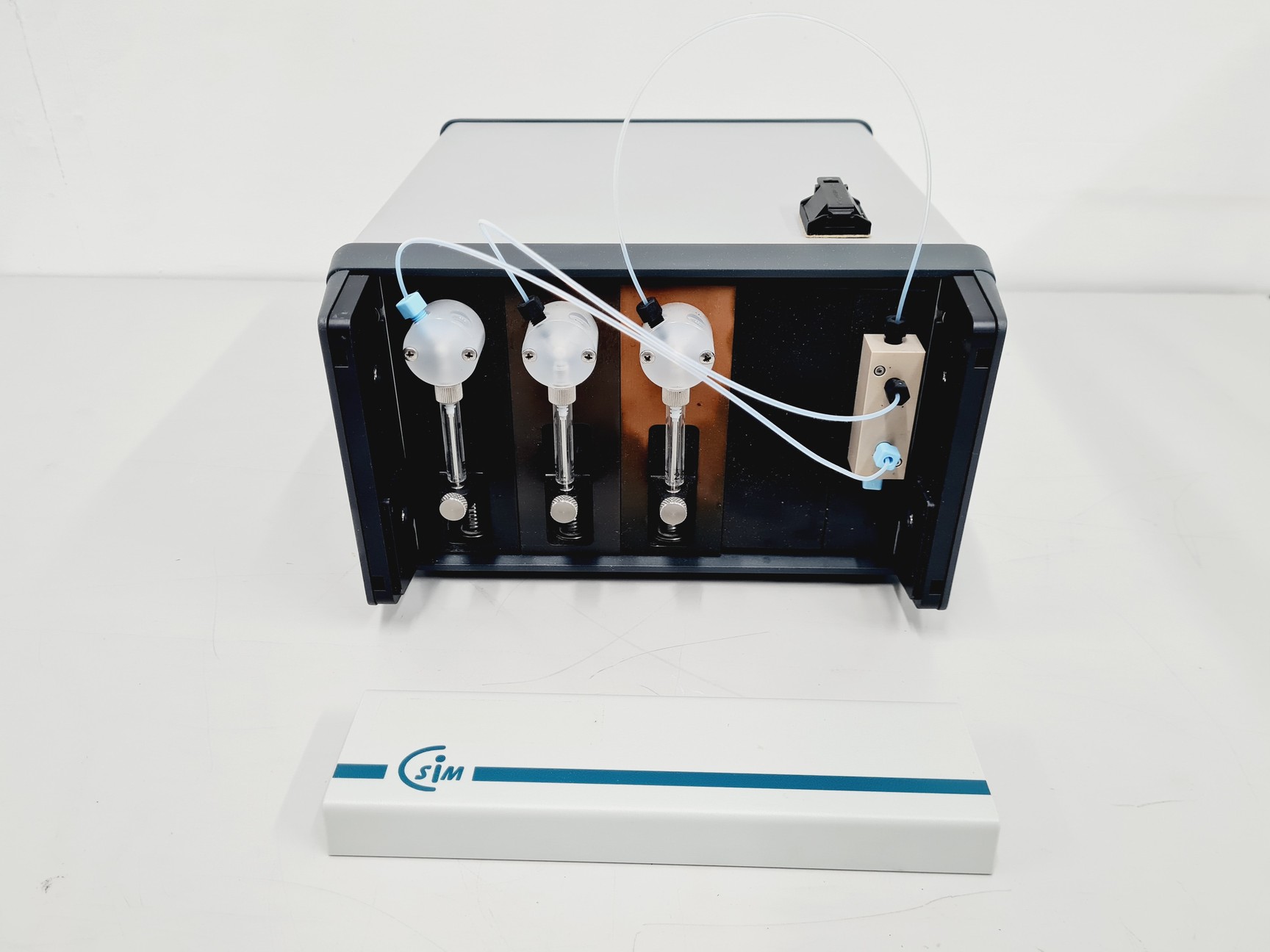 Image of Sim Nano-Plotter 2.1 Liquid handling System with Sim Dilutor and Huber Ministat 