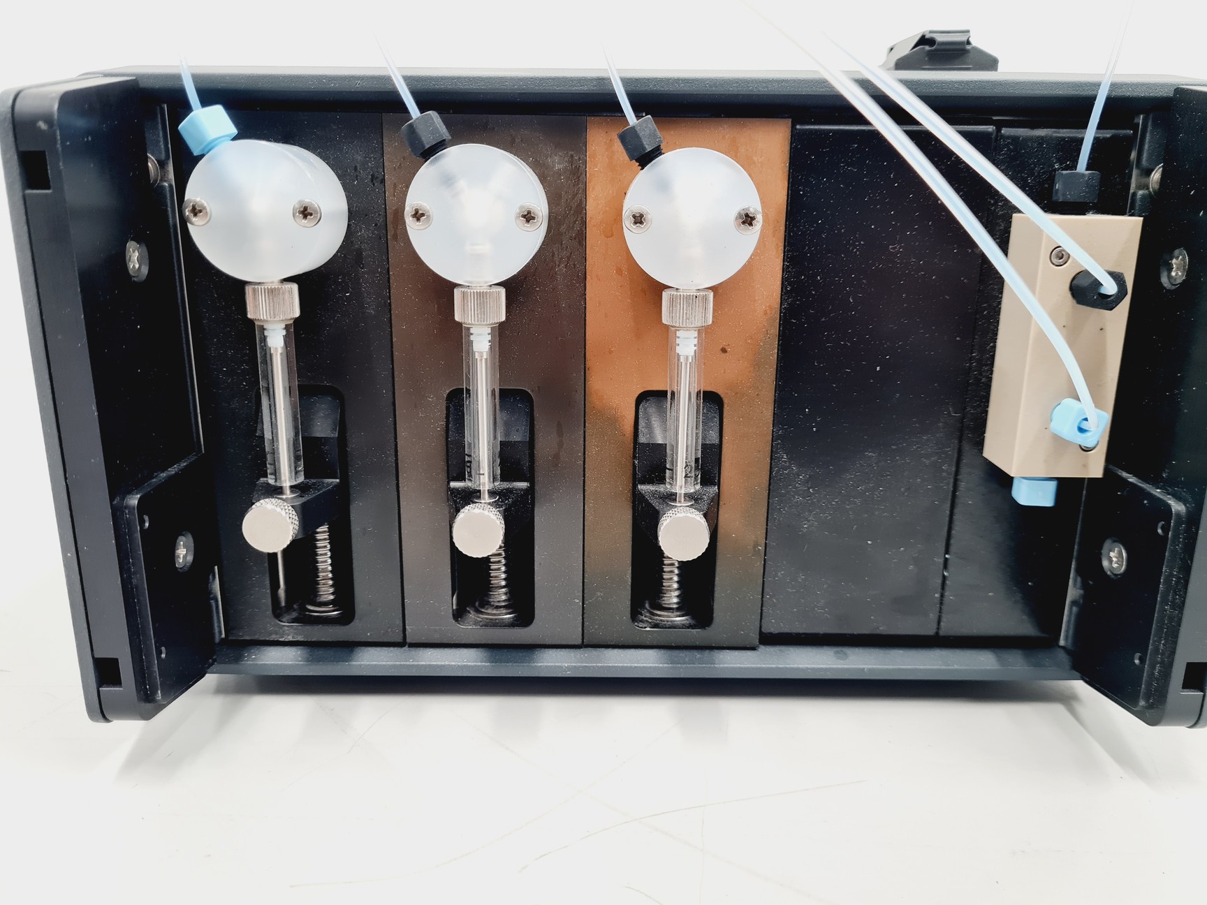 Image of Sim Nano-Plotter 2.1 Liquid handling System with Sim Dilutor and Huber Ministat 