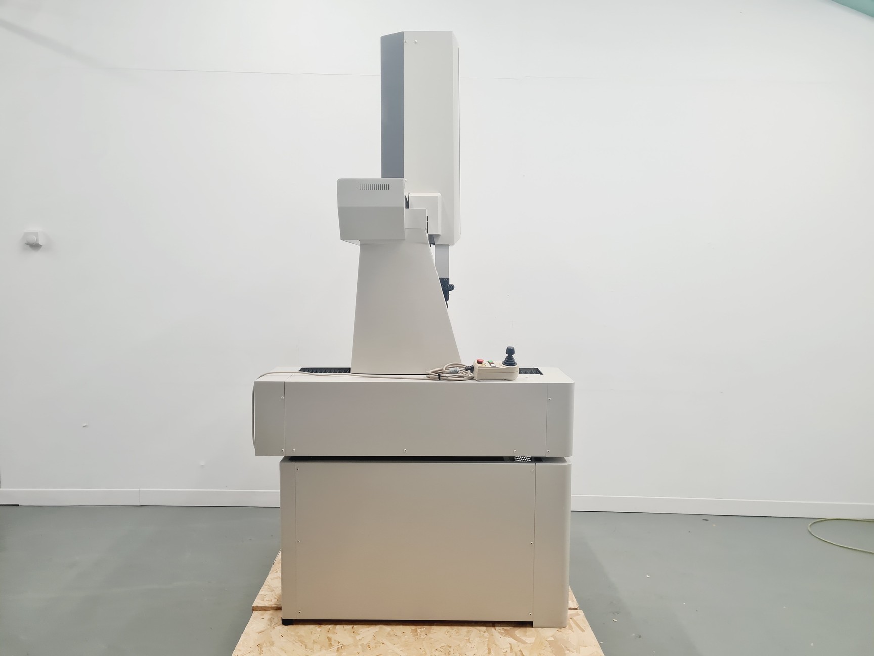 Image of Mitutoyo Euro-C-A544 Euro Apex Coordinate Measuring Machine