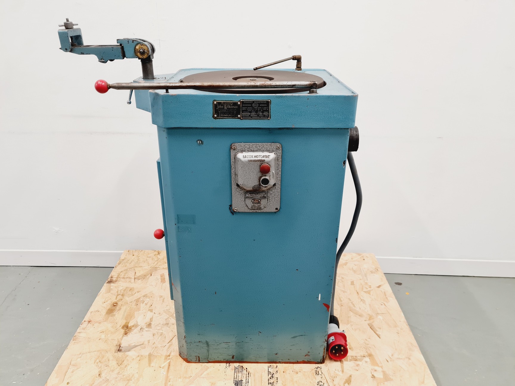 Image of John Wilkinson Viceroy Sharpedge 16