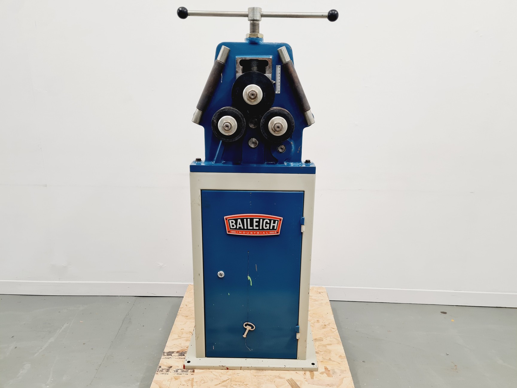 Image of Baileigh Industrial R-M10 Manual Roll Bender
