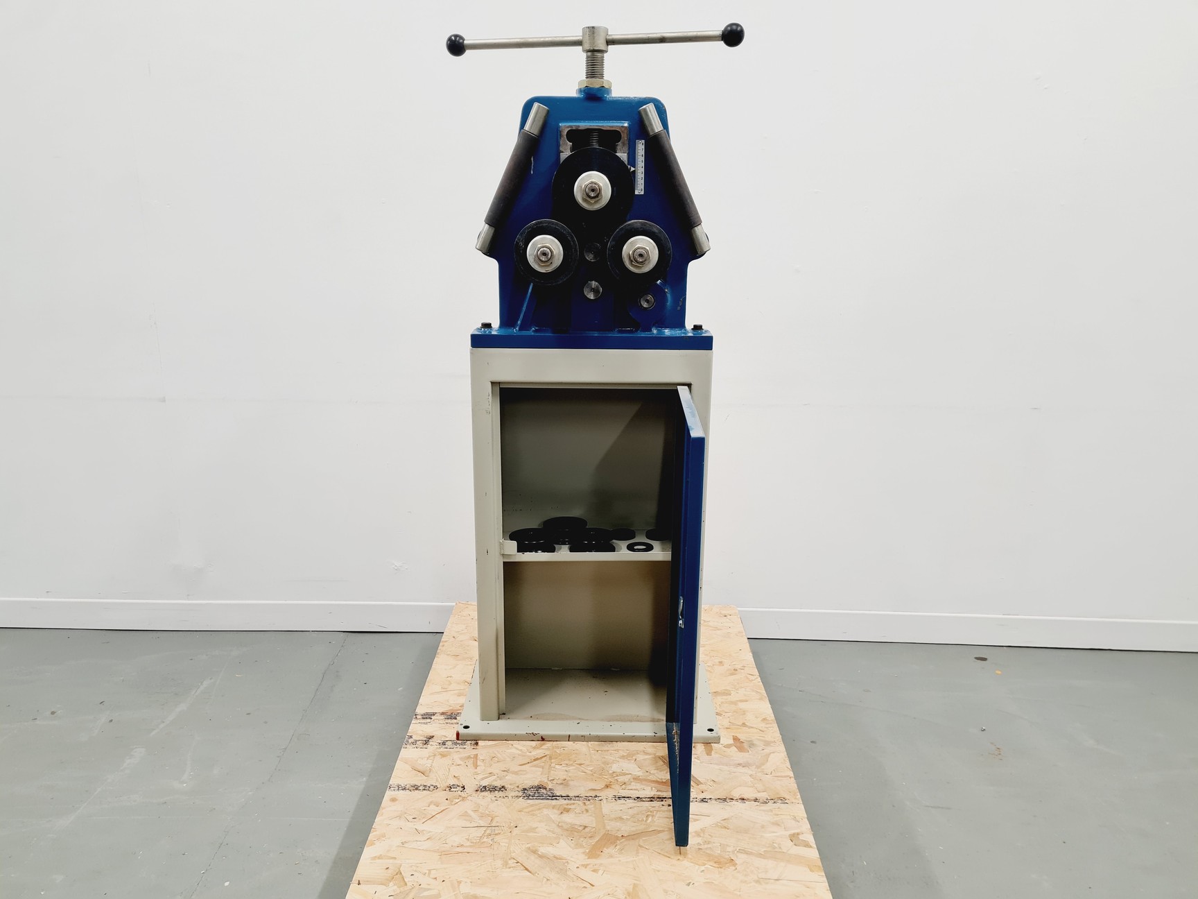 Image of Baileigh Industrial R-M10 Manual Roll Bender