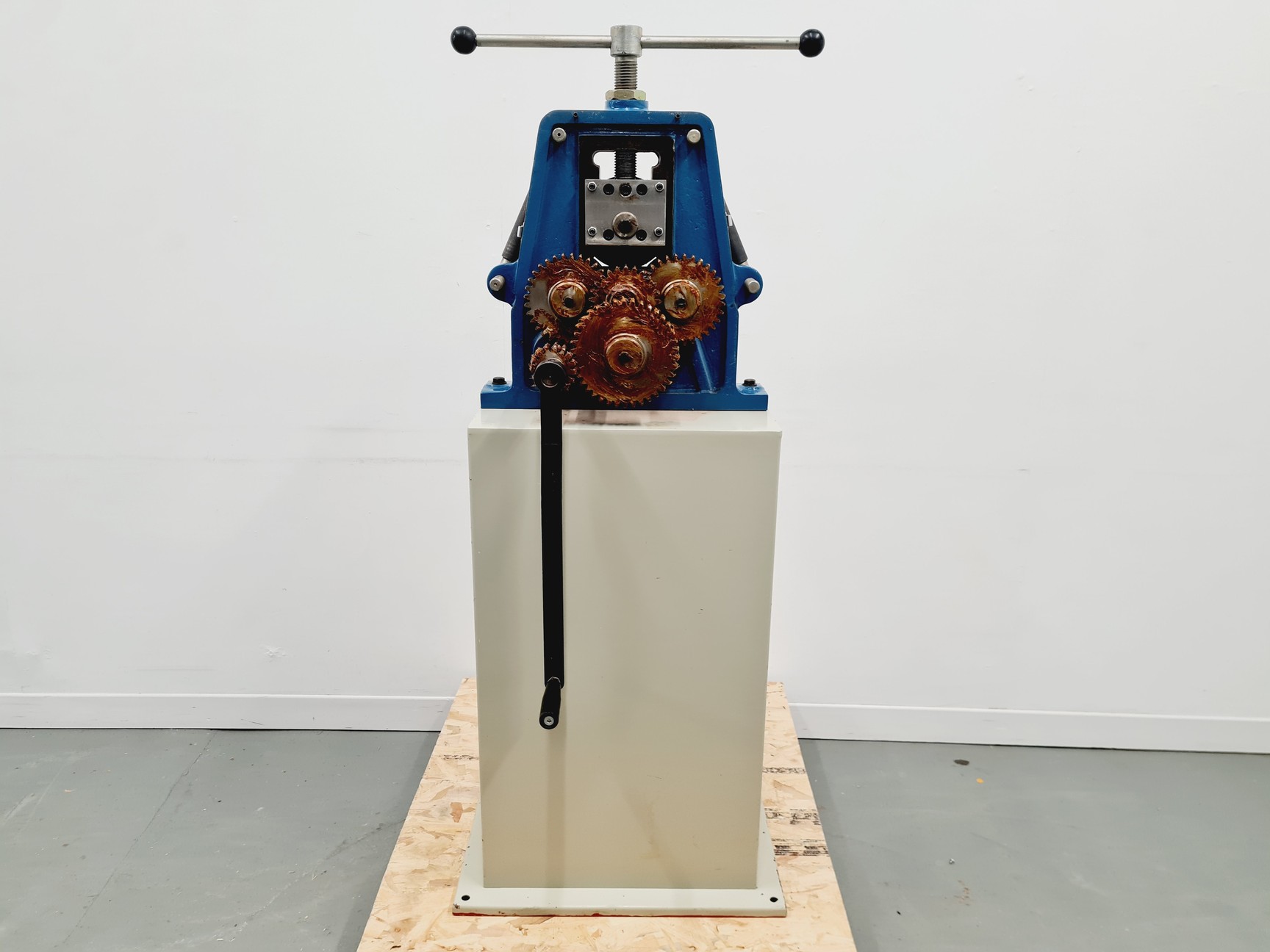 Image of Baileigh Industrial R-M10 Manual Roll Bender