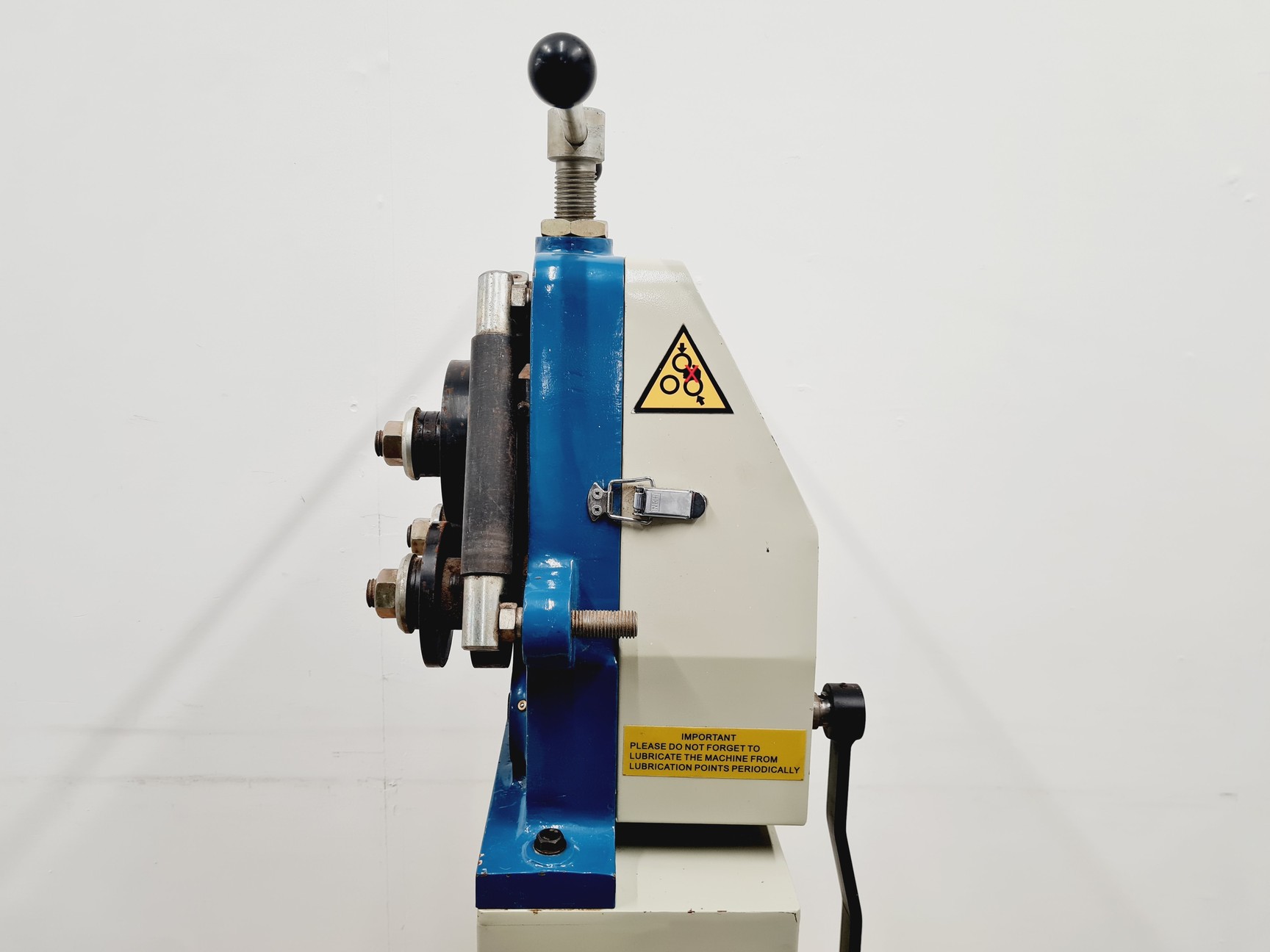 Image of Baileigh Industrial R-M10 Manual Roll Bender